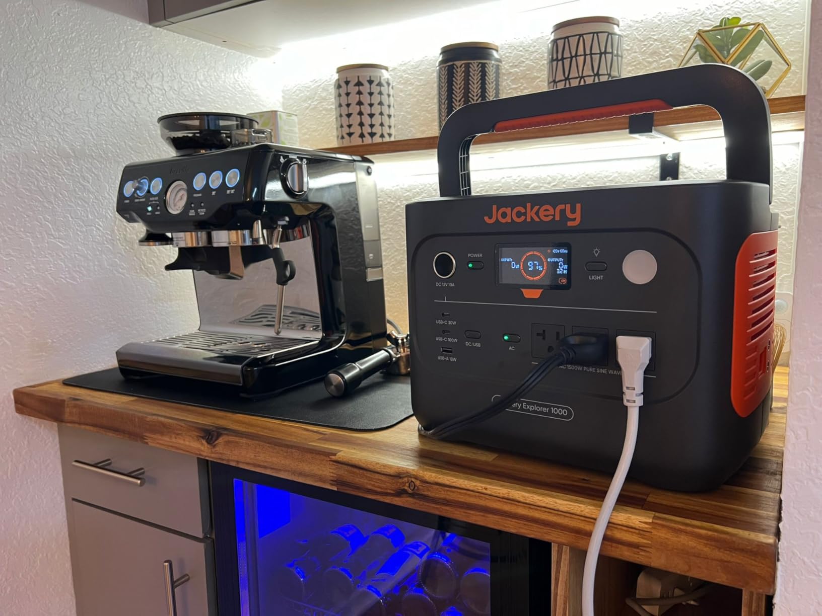 Jackery Explorer 1000 v2 Portable Power Station, 1070Wh, 1500W LiFePO4 customer photo 2