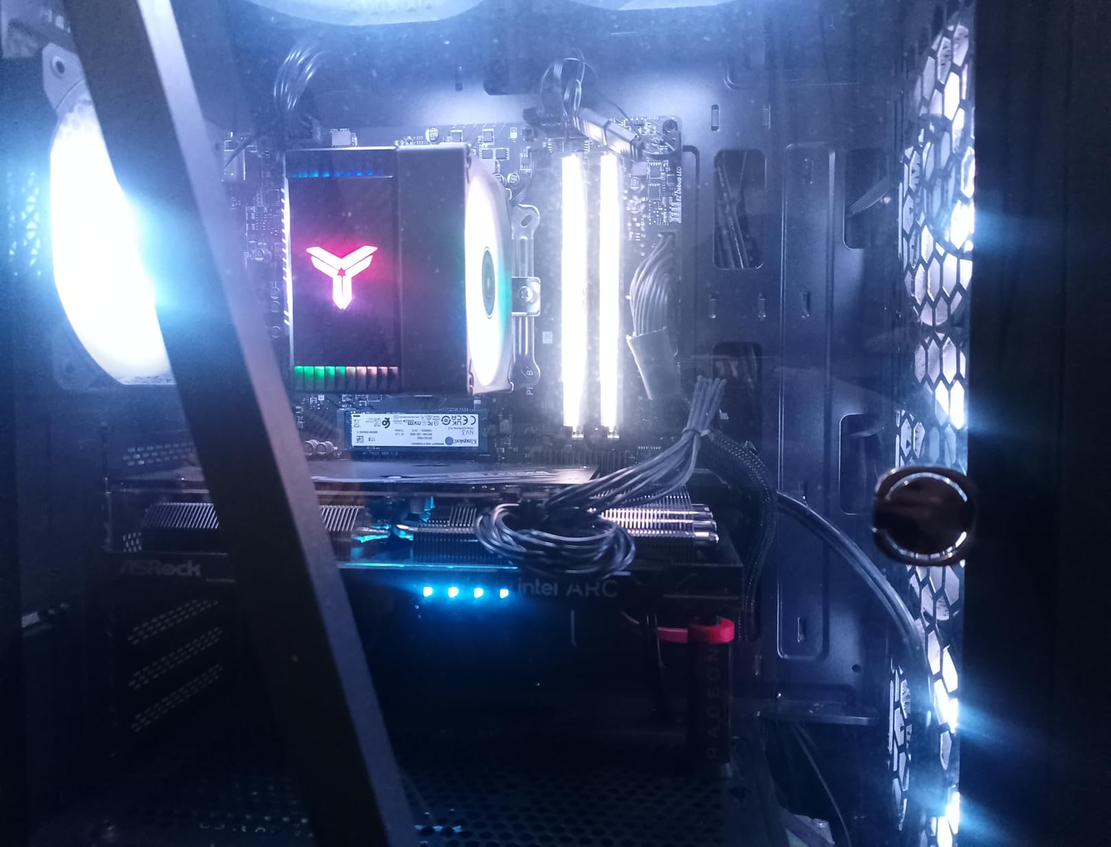 ASRock Intel Arc A750 Challenger SE 8GB OC 16 Gbps 256 bit GDDR6 7680 x 4320 Dual Fan 0dB Silent Cooling Video Graphics Card 650W customer photo 2