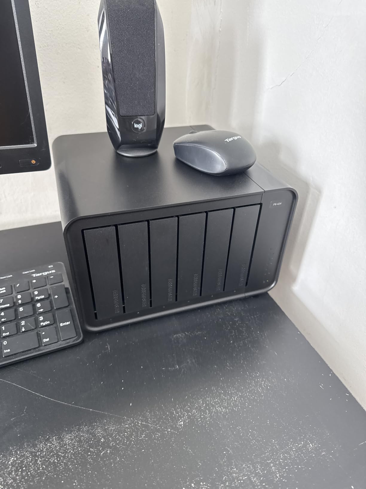 TERRAMASTER F6-424 NAS 6-Bay, Intel N95 4-Core CPU, 8GB DDR5 (Diskless), Dual 2.5GbE Ports, Network Attached Storage with High Performance customer photo 1