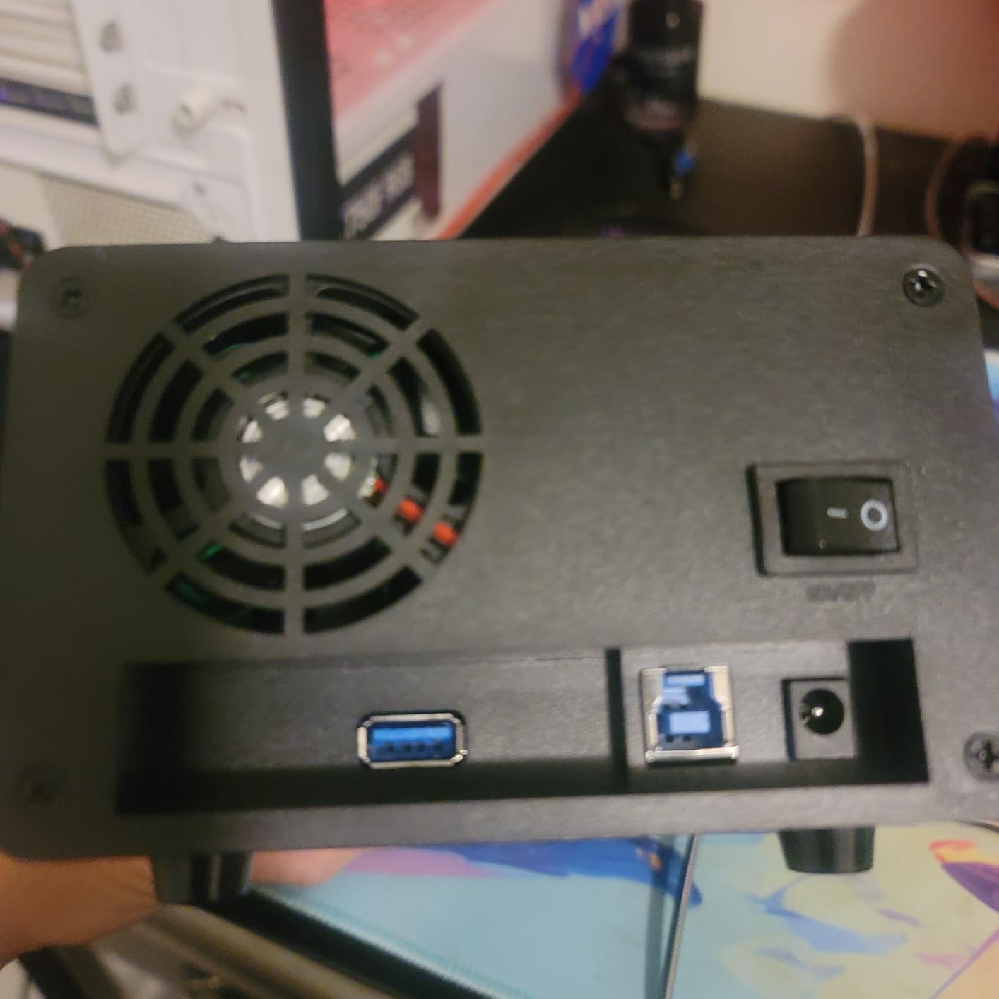 CENMATE Aluminum 4 Bay Hard Drive Enclosure with Cooling Fan for 2.5
