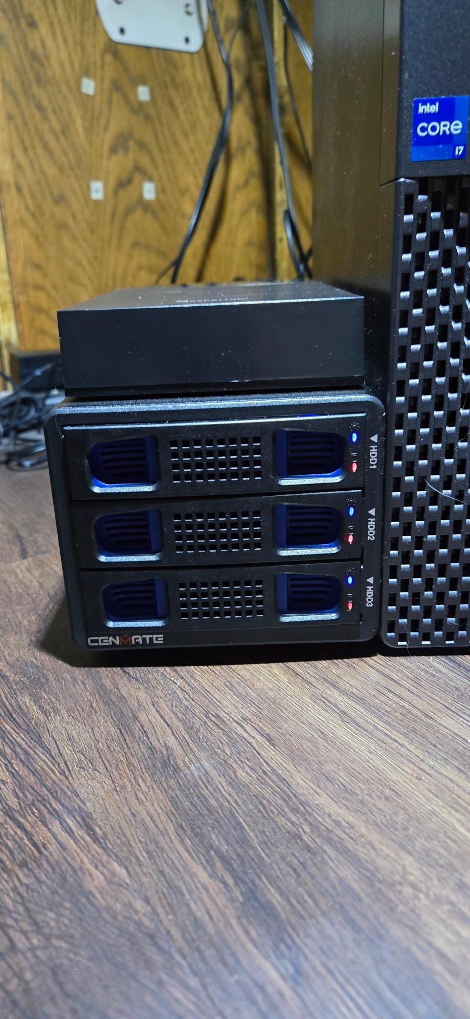 CENMATE Aluminum 2 Bay Hard Drive Enclosure with Cooling Fan for 2.5