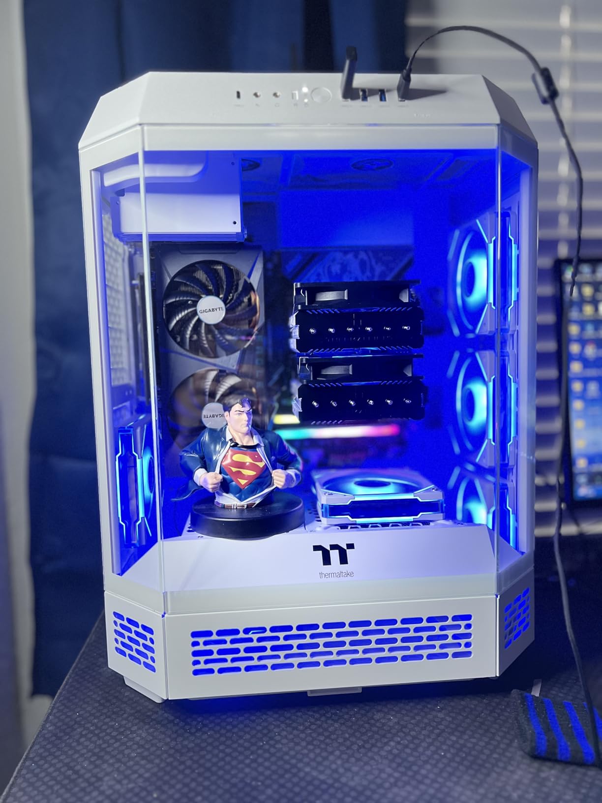 Thermaltake Tower 600 Hydrangea Blue Mid-Tower ATX Case; 3 Tempered Glass Panels; Hidden-Connector Motherboard Support; Rotational PCI-e Slots customer photo 2