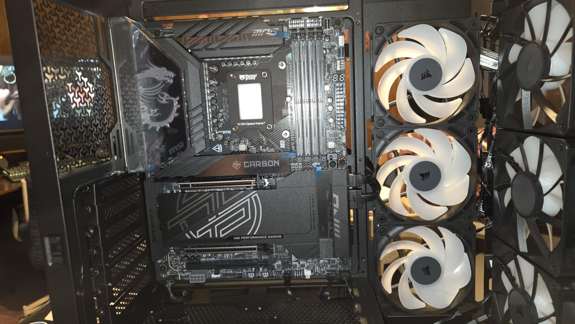 CORSAIR 4000D RS ARGB Frame Modular Mid-Tower ATX PC Case, High Airflow, 3X Pre-Installed RS Fans, InfiniRail Mounting System, ASUS BTF, MSI Zero, Gigabyte Stealth, Black customer photo 1