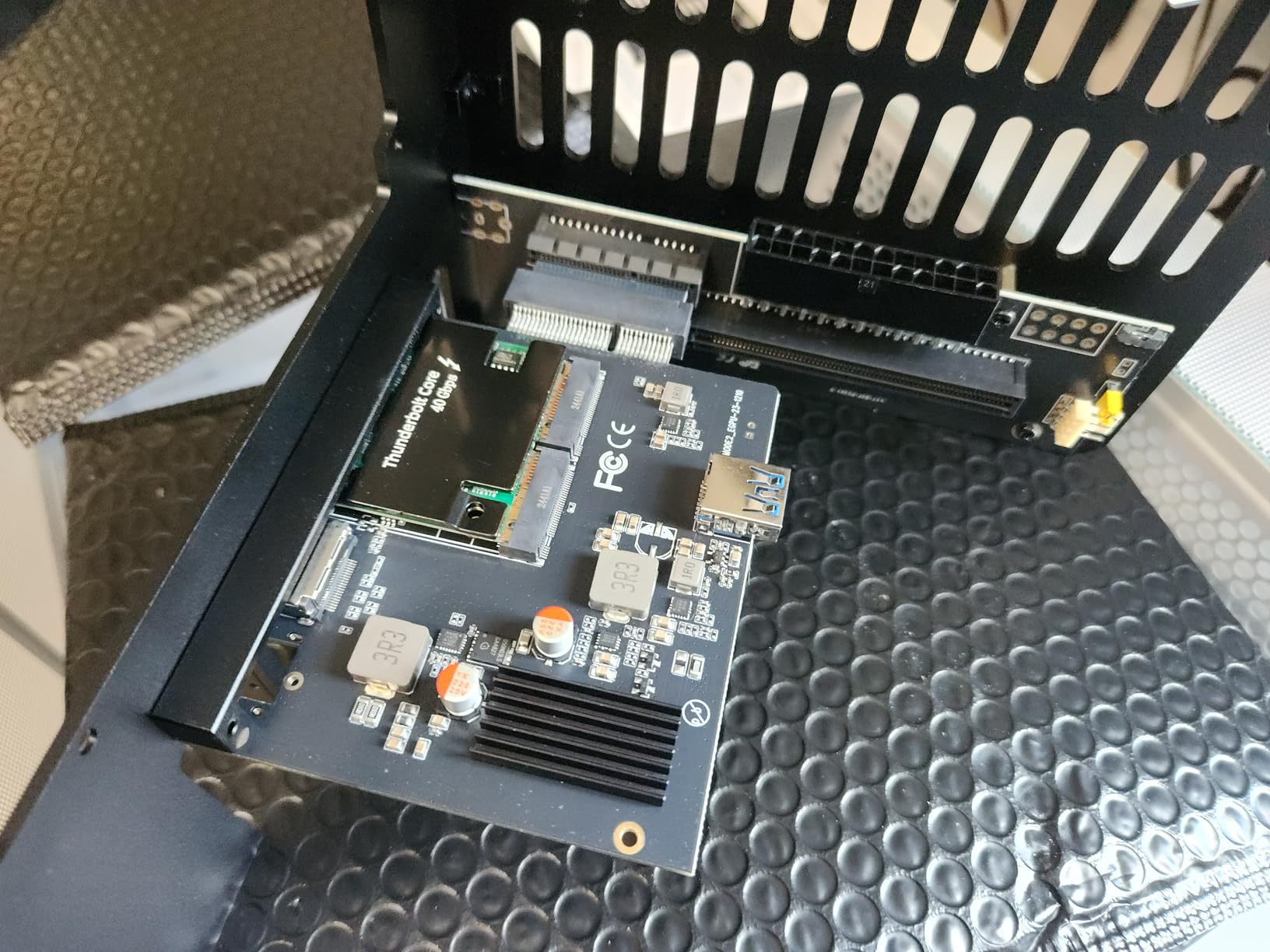 eGPU Enclosure Thunderbolt 3/4 USB4 40Gbps PD 85W Charging External GPU Dock Compatible with NVIDIA/AMD Graphics Cards on Win 10/11 Linux System, ATX Power Supply (MK-L18) customer photo 1