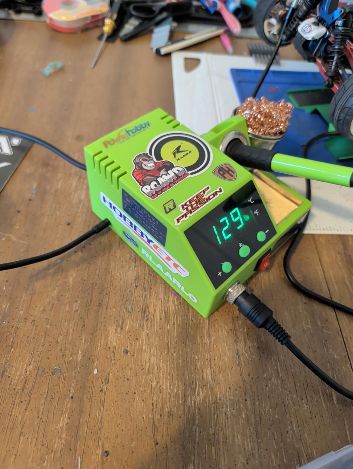 Soldering Station, 100W Digital Display Soldering Iron Station Kit with 2 Helping Hands, 356°F - 896°F, Auto Sleep, °C/°F Conversion, Solder Wire, Tips, Stand, Pump, Tweezers, Tip Cleaner, Green customer photo 1