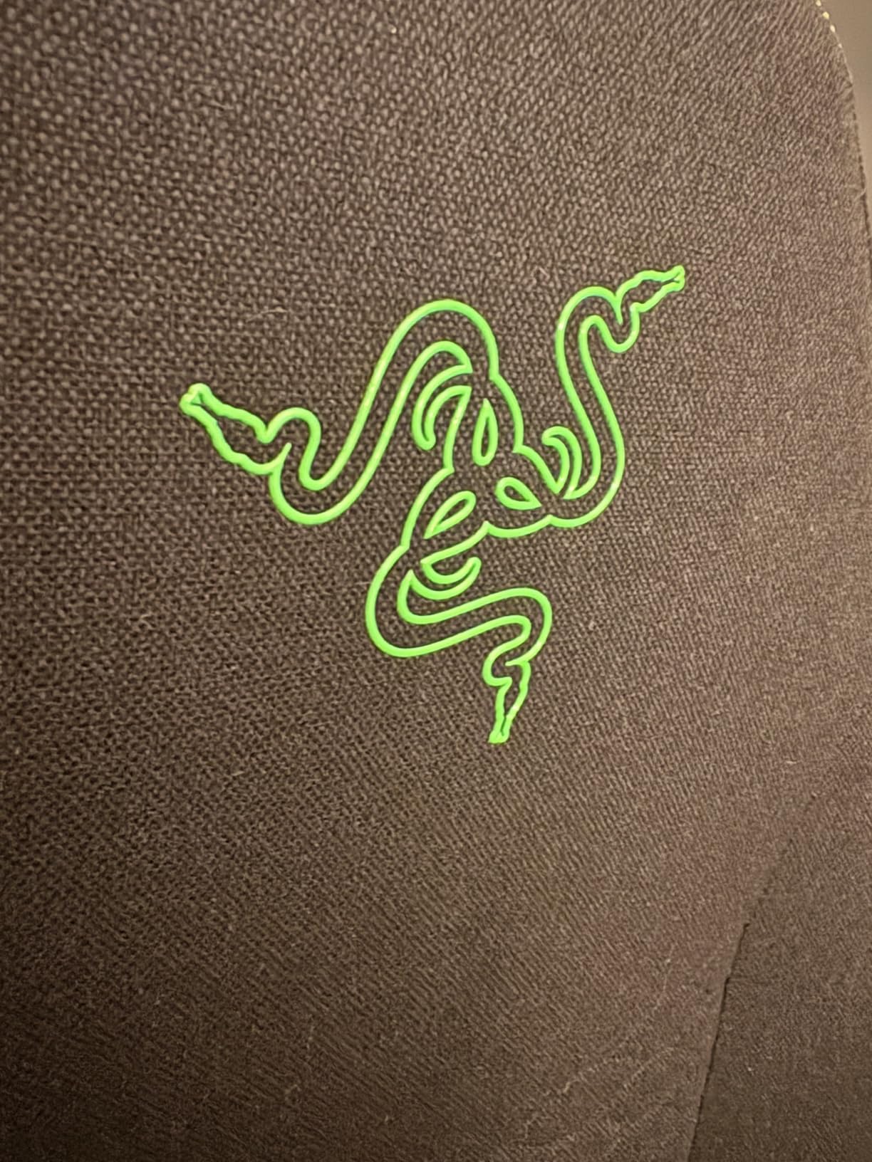 Razer Iskur V2 X Ergonomic Gaming Chair (Black) | Built-In Lumbar Support, Wide Seat, High Density Foam Cushions, Adjustable 152 Degree Recline, 2D Armrests, Plush Fabric customer photo 1