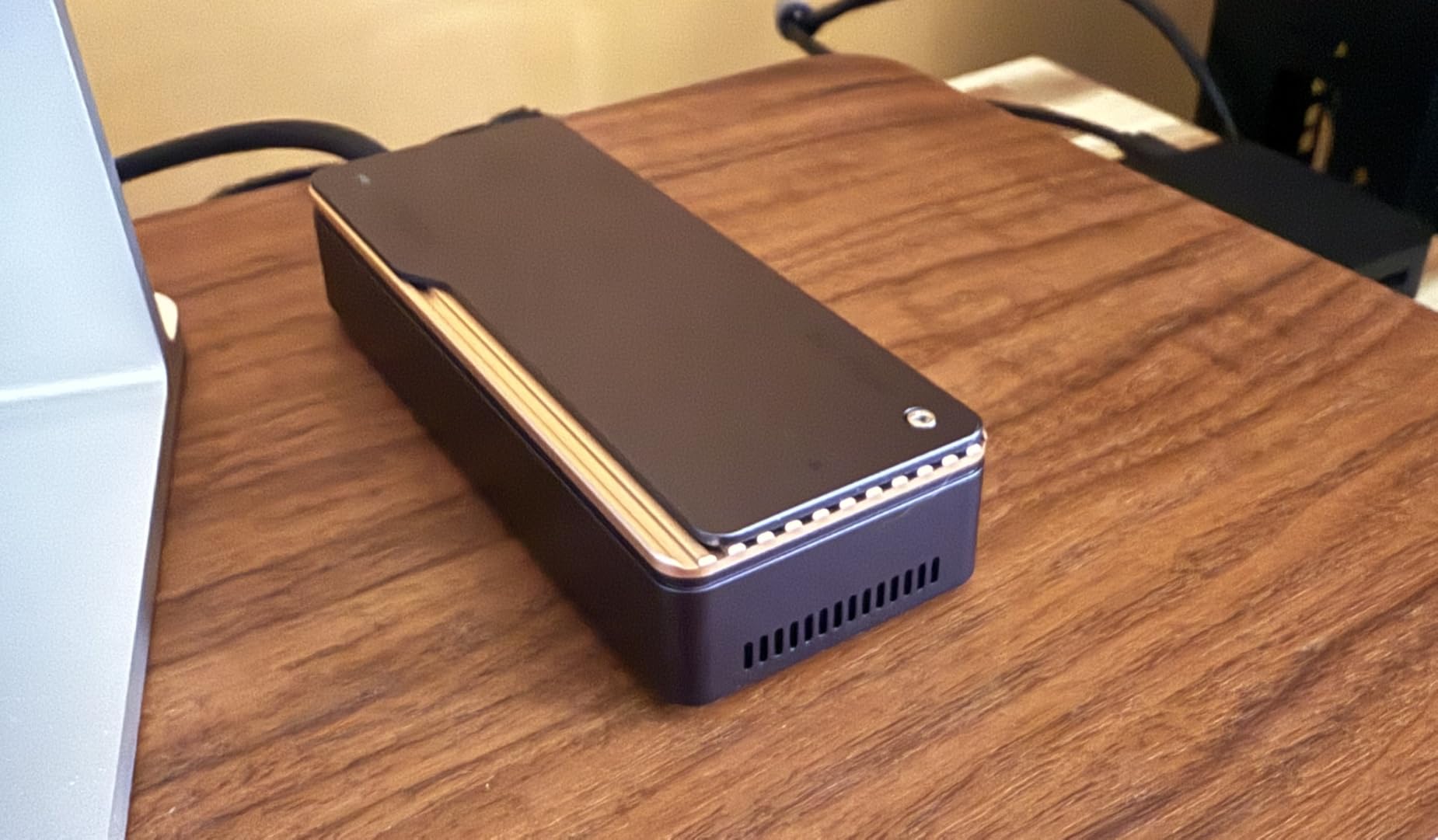 UGREEN 80Gbps M.2 NVMe SSD Enclosure with Cooling Fan | SSD Enclosure for M Key/B&M Key 2280 NVMe SSDs up to 8TB, Compatible with Thunderbolt 5/4/3 and USB4/3.2/3.1/3.0 customer photo 1