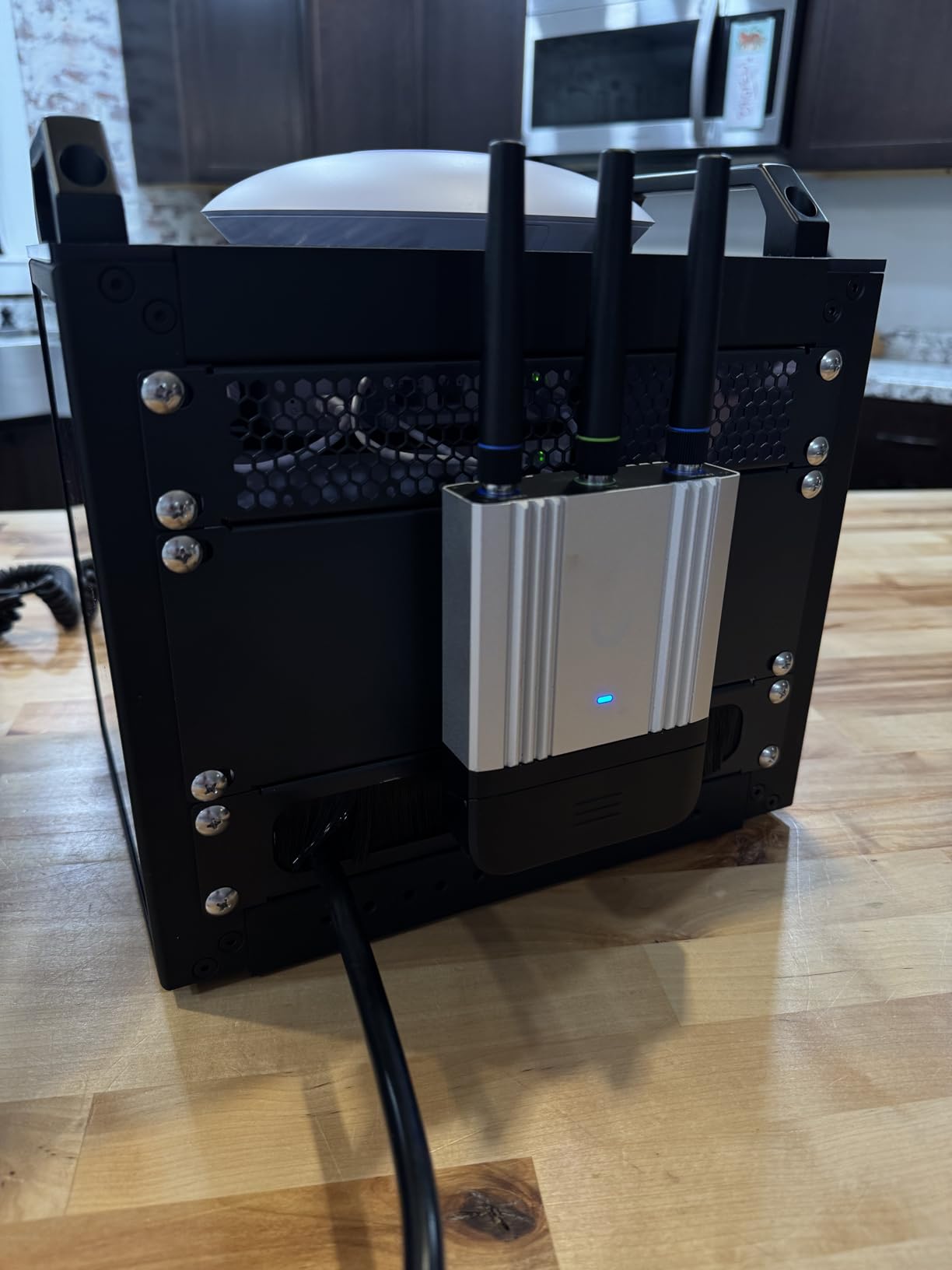 GeeekPi 4U Server Cabinet, 10 inch Mini Server Rack for Network, Servers, Audio, and Video Equipment, DeskPi RackMate T0 Rackmount, 7.87 inch Depth customer photo 2