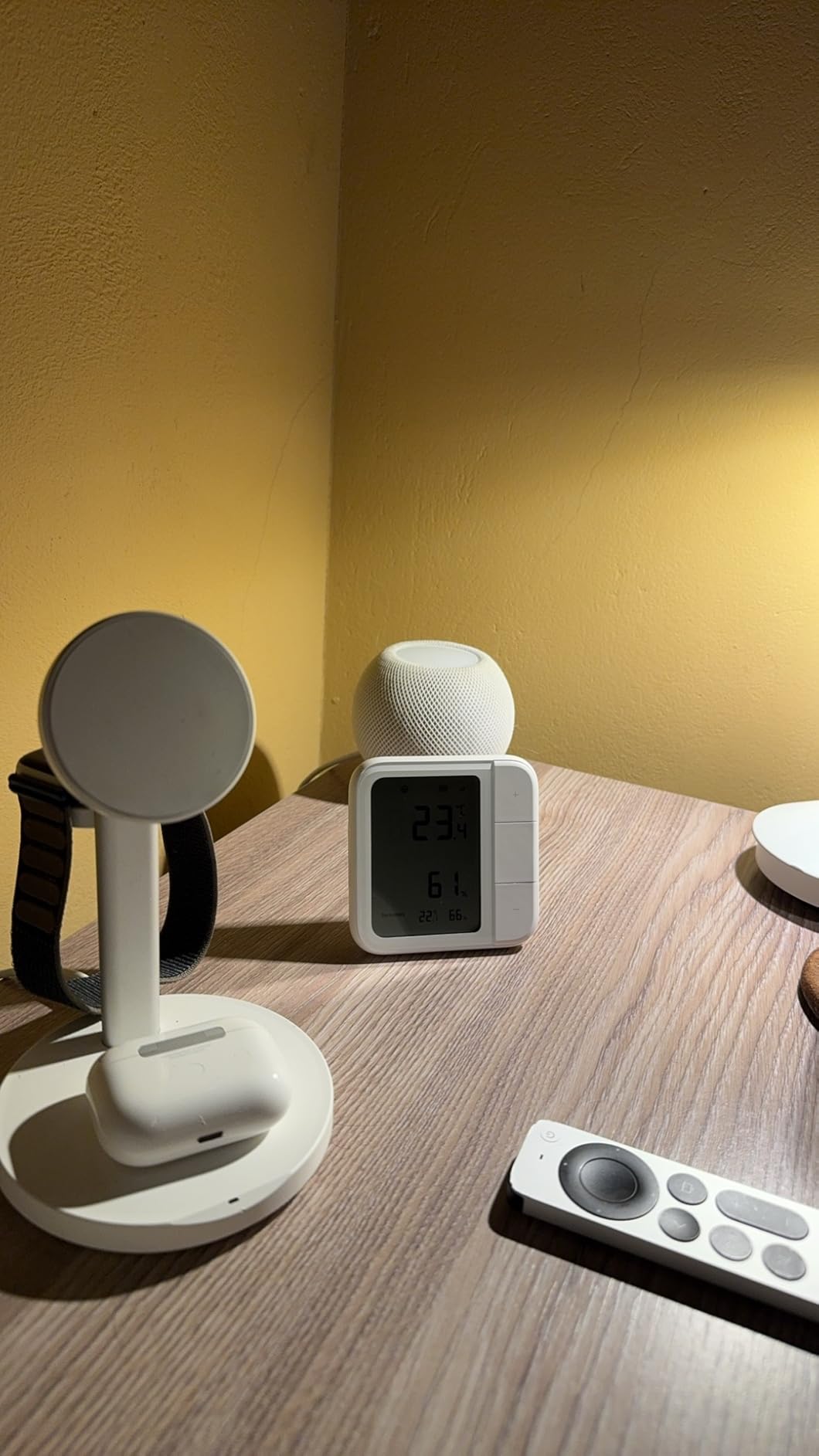 Aqara Thread/Zigbee Smart Climate Sensor W100, Wireless Remote HVAC Control, Temperature and Humidity Monitoring, 3 Customizable Smart Buttons, Works with HomeKit, Alexa, Google & More customer photo 1