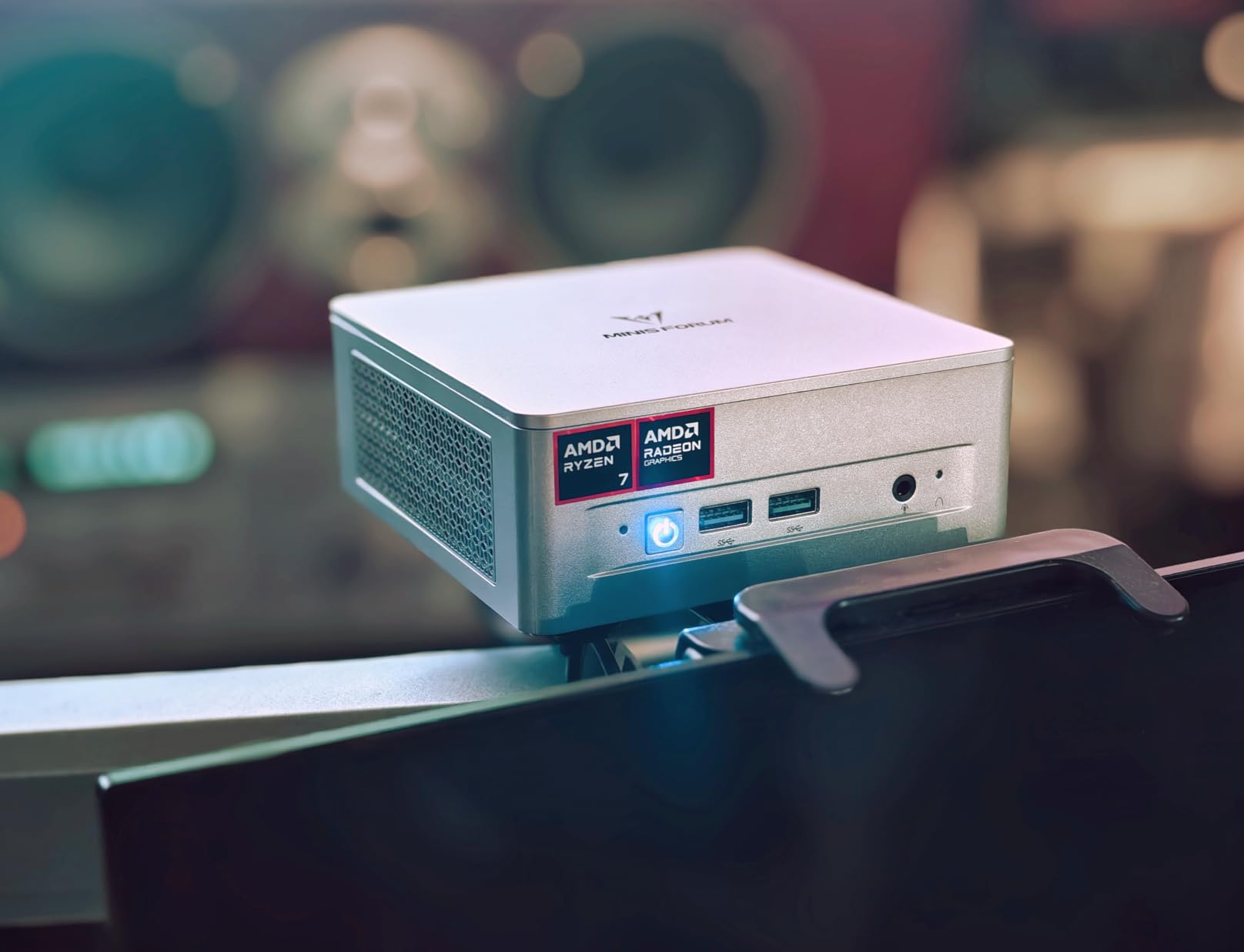 UM880 Plus Mini PC AMD Ryzen 7 8845HS (8C/16T, up to 5.1GHz), 32GB DDR5 1TB PCIe4.0 SSD, HDMI+DP+USB4 Triple Outputs, OCuLink Port, 2.5G LAN, 5x USB Port, Radeon 780M Graphics Micro Computer customer photo 1