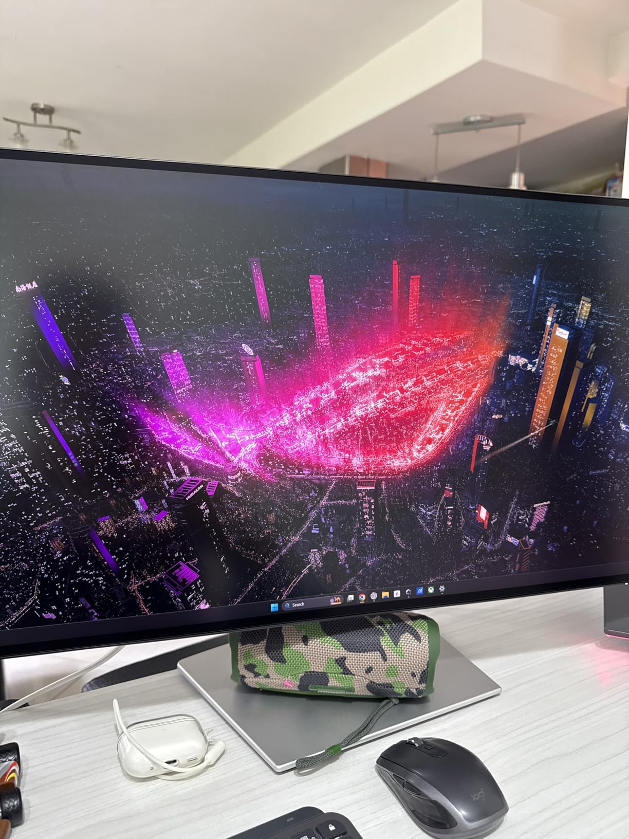 Dell UltraSharp U2725QE 27-Inch 4K UHD IPS Black Monitor | HDMI 2.1, USB-C, USB-A, Connectivity, Ethernet ports, giving you flexibility for virtually any device customer photo 1