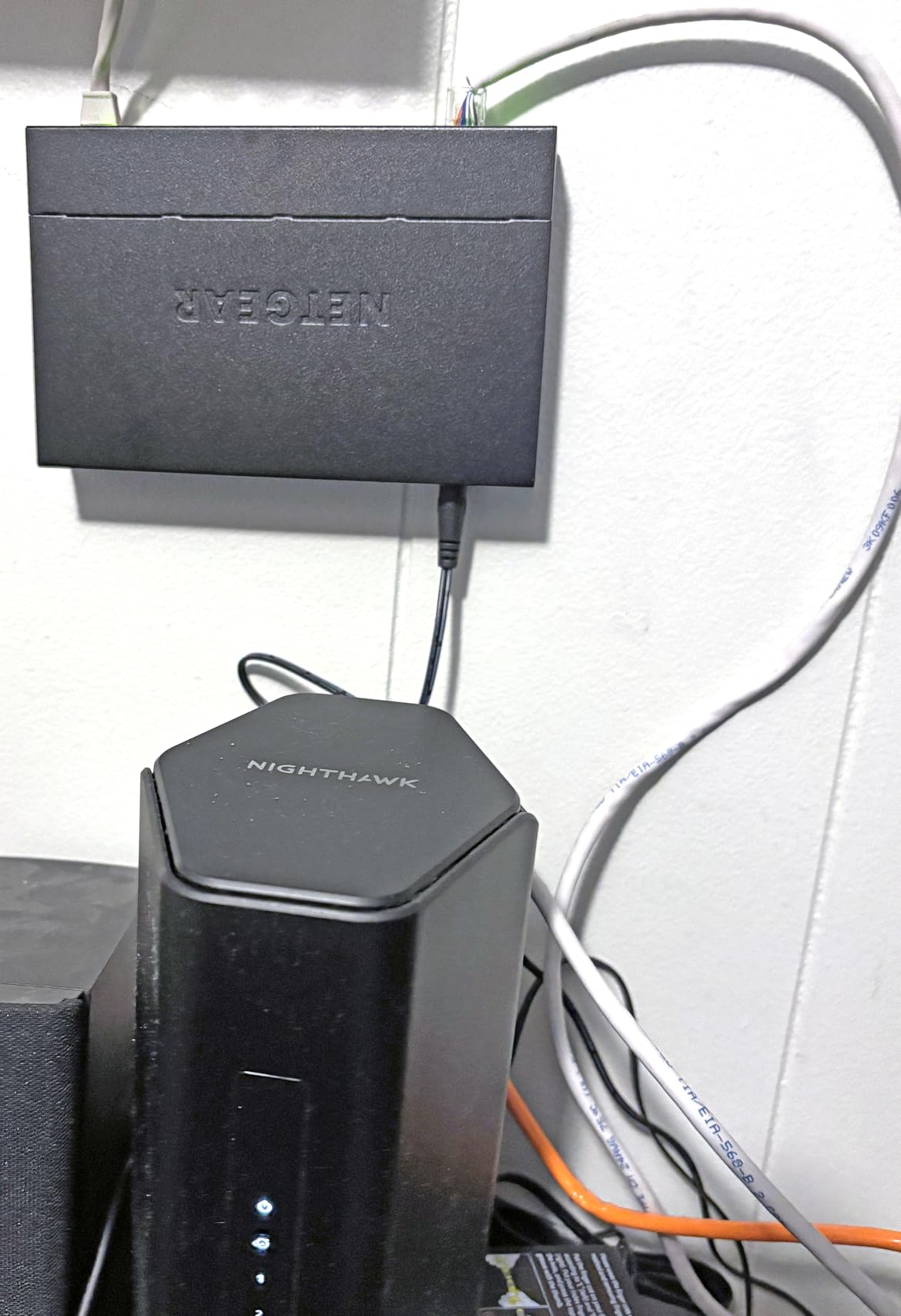 NETGEAR 16-Port Gigabit Ethernet Unmanaged Network Switch (GS316v3) | Essentials Model, Plug-and-Play, Fanless Silent Metal Housing, Desktop or Wall Mount, 802.1p QoS & 9K Jumbo Frame Support customer photo 2