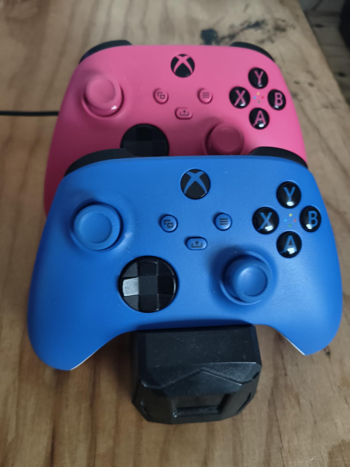XBOX Wireless Gaming Controller | Shock Blue | Consoles, PCs, TVs, mobile, and more | Textured Grip | Wireless, Bluetooth, USB-C Connectivity customer photo 1
