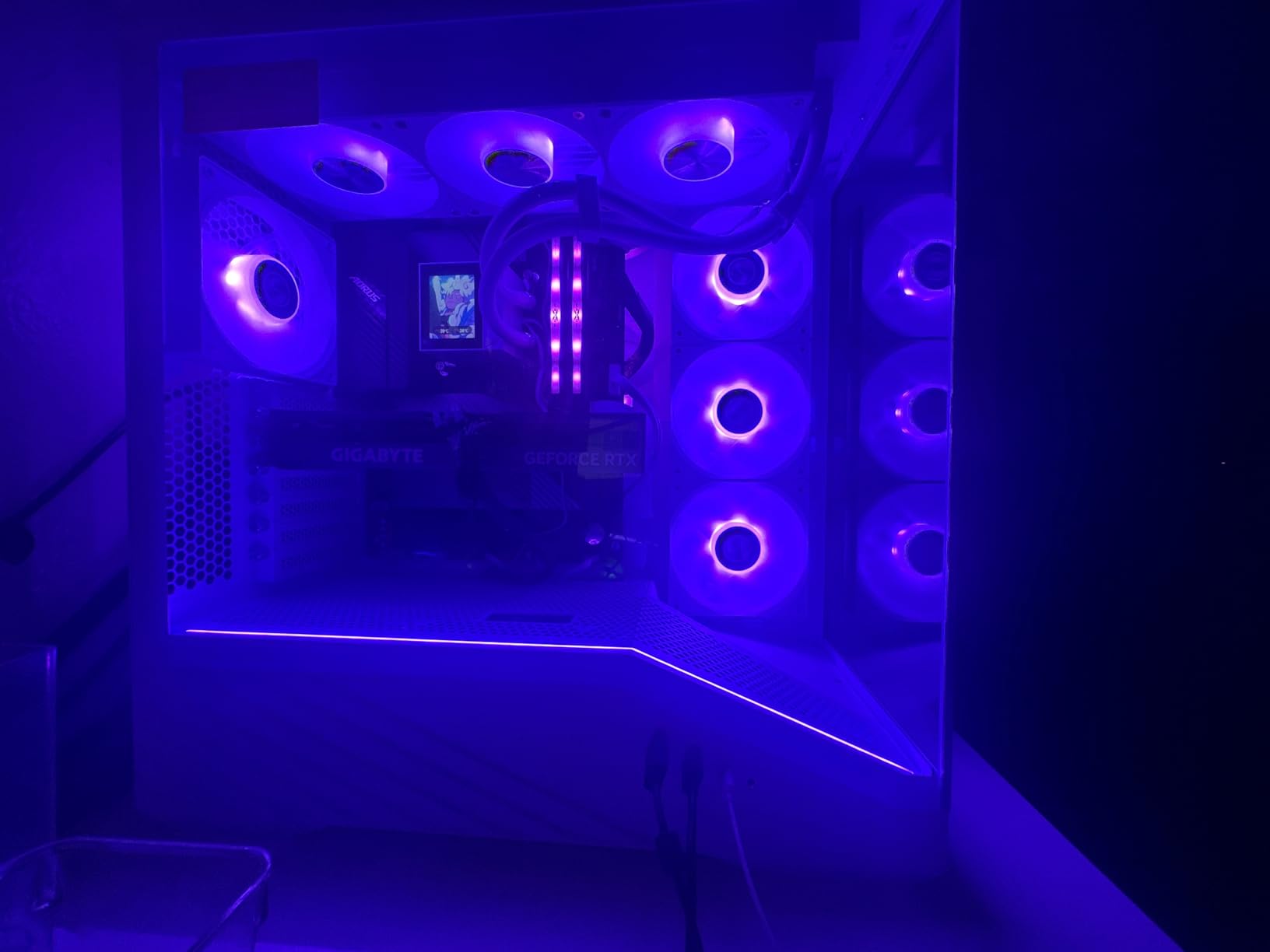 Lian Li V100-ATX Mid-Tower PC Case-Black-V100RX | 4 x 120mm ARGB PWM Fans Pre-Installed, LED RGB Strip, Display Platform with Tempered Glass customer photo 1