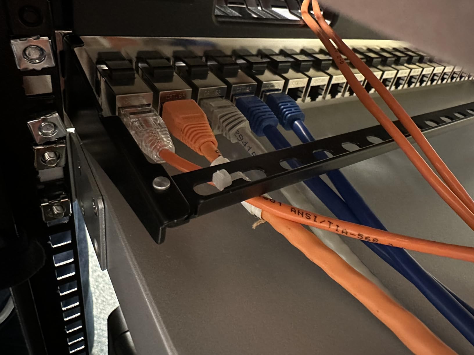 Jadaol [UL Listed] 48 Port Patch Panel Rackmount or Wall Mount 19-Inch 2U | Cat 6 Network Panel Preloaded with 48 Keystone Couplers plus 2 Spare, 10Gbps Ethernet Panel with Cable Management & Back Bar customer photo 1