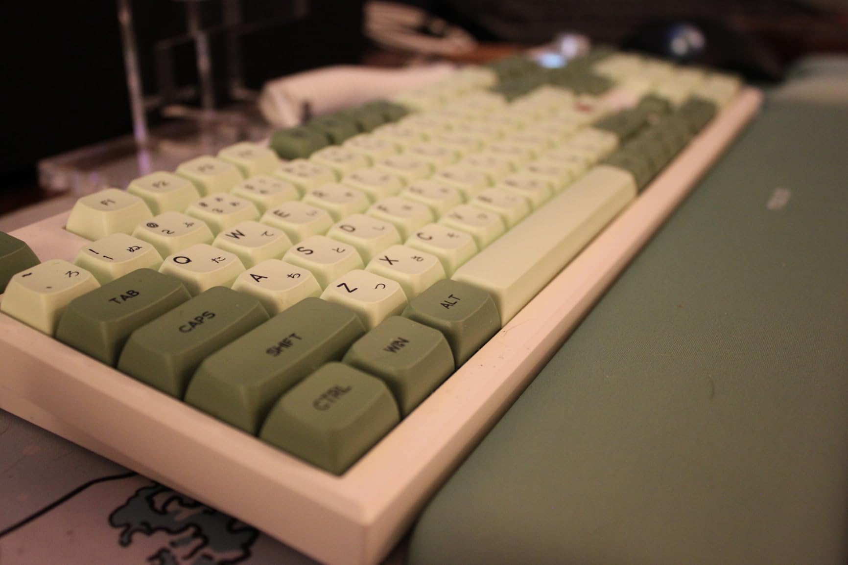 GMK104 Barebones Keyboard Kit with Screen&Knob,QMK/VIA Programmable BT5.0/2.4GHz/Type-C Tri-Mode Gasket Mounted Hot Swap RGB Backlit Full Size Custom PCB Kit DIY Mechanical Keyboard for Win/Mac(White) customer photo 2