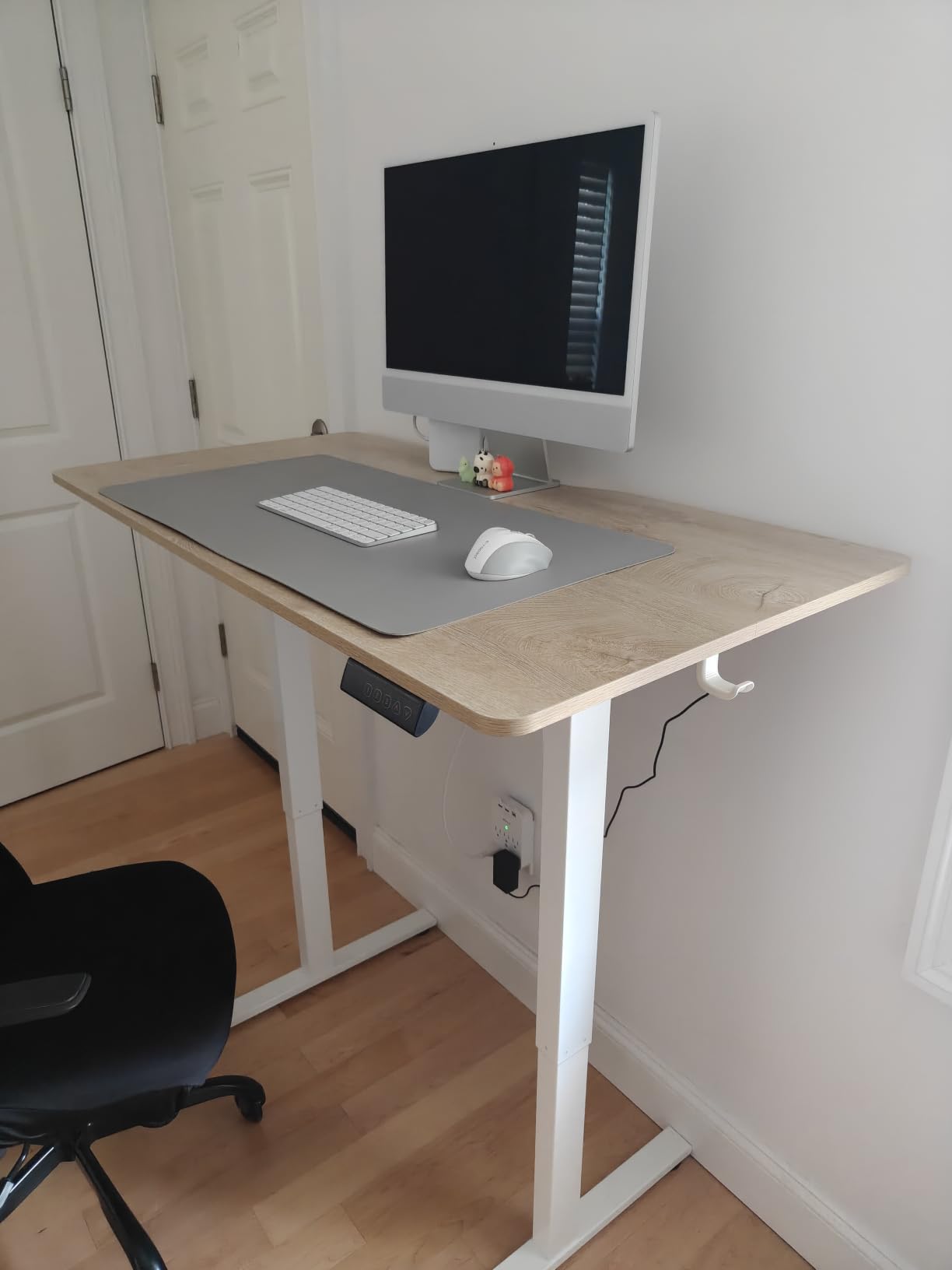 FEZIBO Standing Desk 48 × 24 Inch Electric Height Adjustable, Maple | Sit and Stand Up Adjustable Desk, Home Office Computer Desk with 3 Customizable Memory Presets customer photo 2