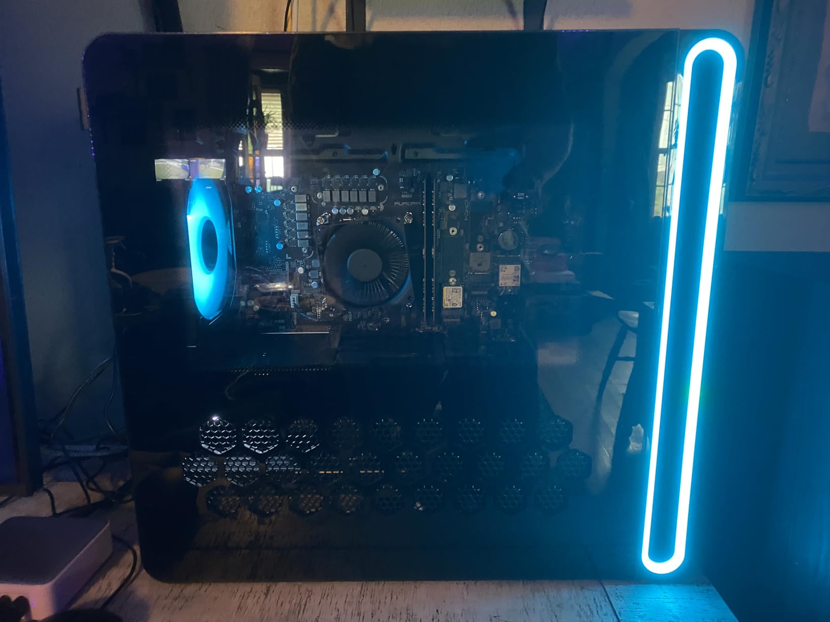 Alienware Gaming Desktop, RTX 5060 Ti, Intel Ultra7 265F, Windows 11 Home | 1TB SSD, 16GB DDR5 RAM, Killer 2.5Gb Ethernet, Wi-Fi 7 BE200, Bluetooth, AlienFX lighting, KB216 Keyboard, ACT1250 customer photo 1