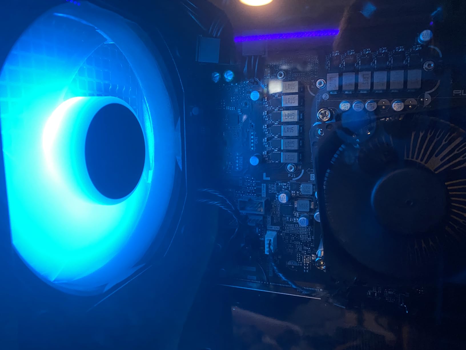 Alienware Gaming Desktop, RTX 5060 Ti, Intel Ultra7 265F, Windows 11 Home | 1TB SSD, 16GB DDR5 RAM, Killer 2.5Gb Ethernet, Wi-Fi 7 BE200, Bluetooth, AlienFX lighting, KB216 Keyboard, ACT1250 customer photo 2