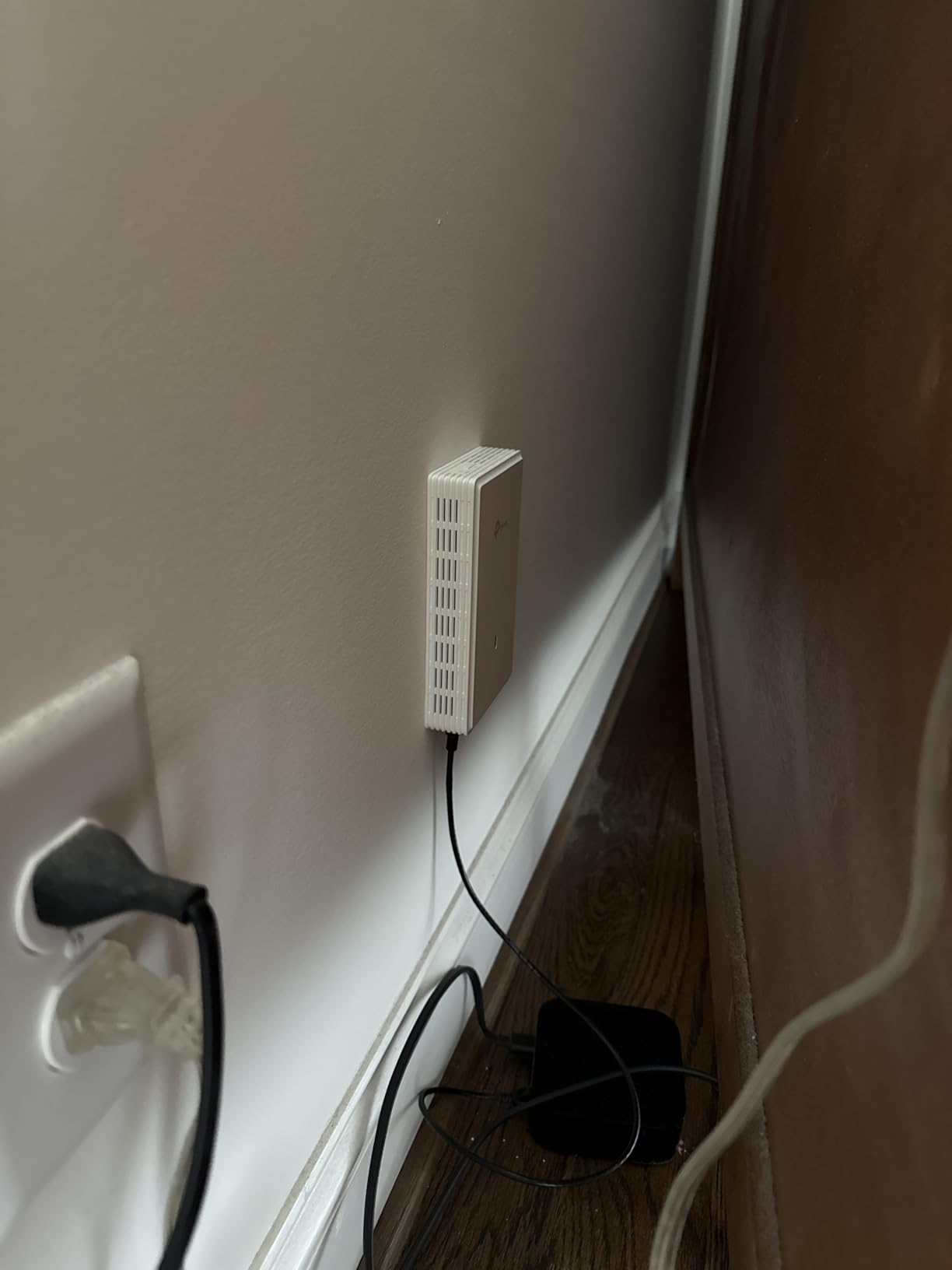 Omada 7 Wall, BE5000 Wireless Access Point, WiFi 7 Dual Band(EAP725-Wall) | 2.5G Uplink/Downlink Port, PoE Powered, PoE Output, Omada Managed, Mesh/WPA3/Roaming/PPSK Supported, 5yr Warranty customer photo 1