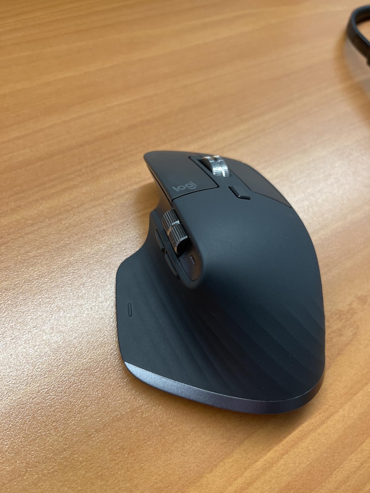 Logitech MX Master 3S Bluetooth Wireless Mouse No Receiver - Graphite | MagSpeed Scrolling, 8K DPI tracking, Quiet clicks, Programmable buttons, Bluetooth, Windows PC, Mac, Linux, Chrome customer photo 2
