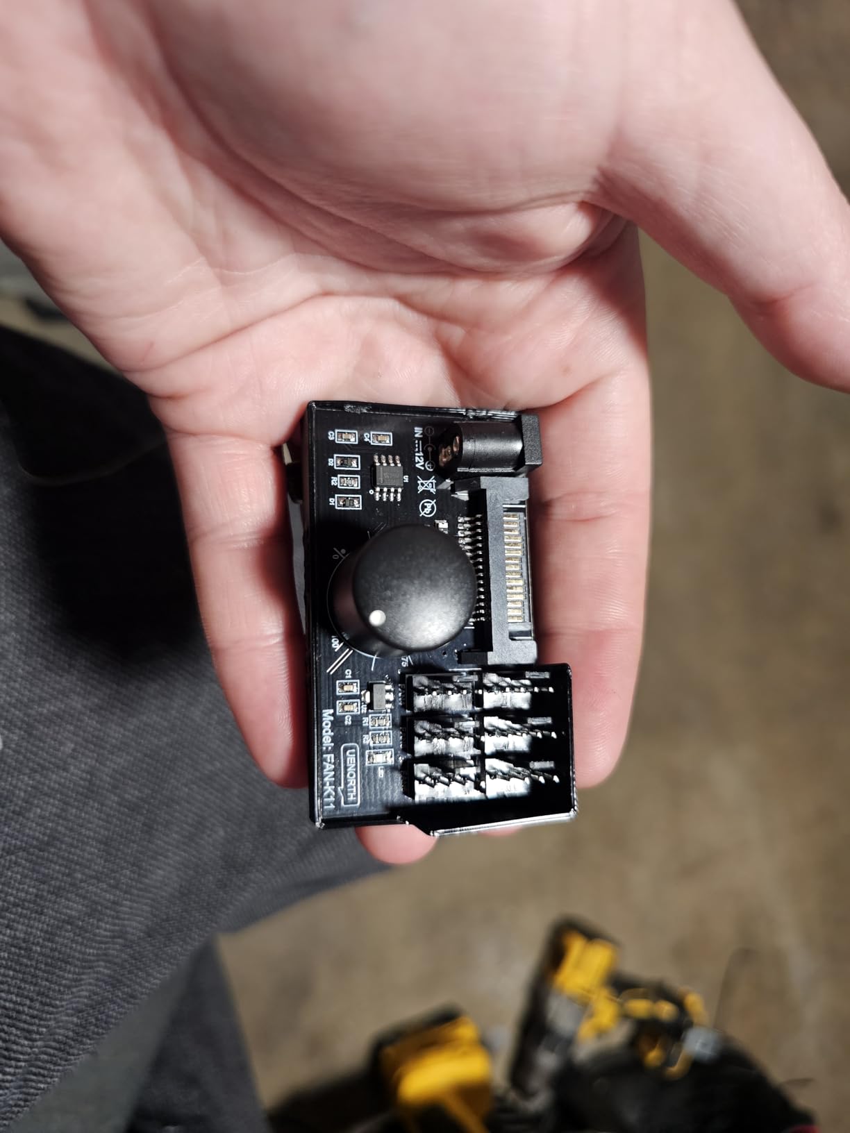 4 Pin 12V PWM Fan Controller 6 Fans Supported, PC Fan Adapter Hub Powered by SATA and DC 5525, Cooling Fan Speed Knob with Max Total 60W 5A Output customer photo 2