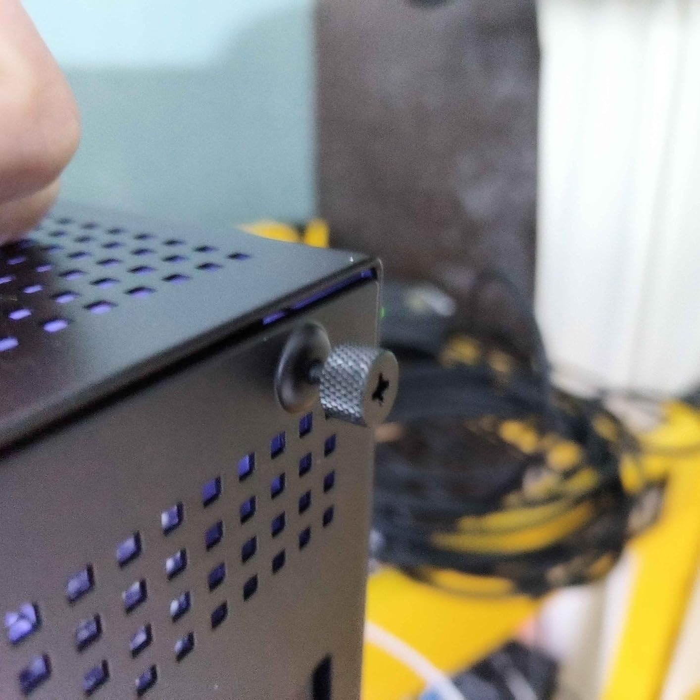 Razer Core X V2 External Graphics Enclosure (eGPU) | 4 Slot Wide NVIDIA/AMD Cards PCIe 4.0 Support, Compatible with Windows 11 Thunderbolt 4/5 and USB 4 Laptops & Devices customer photo 2