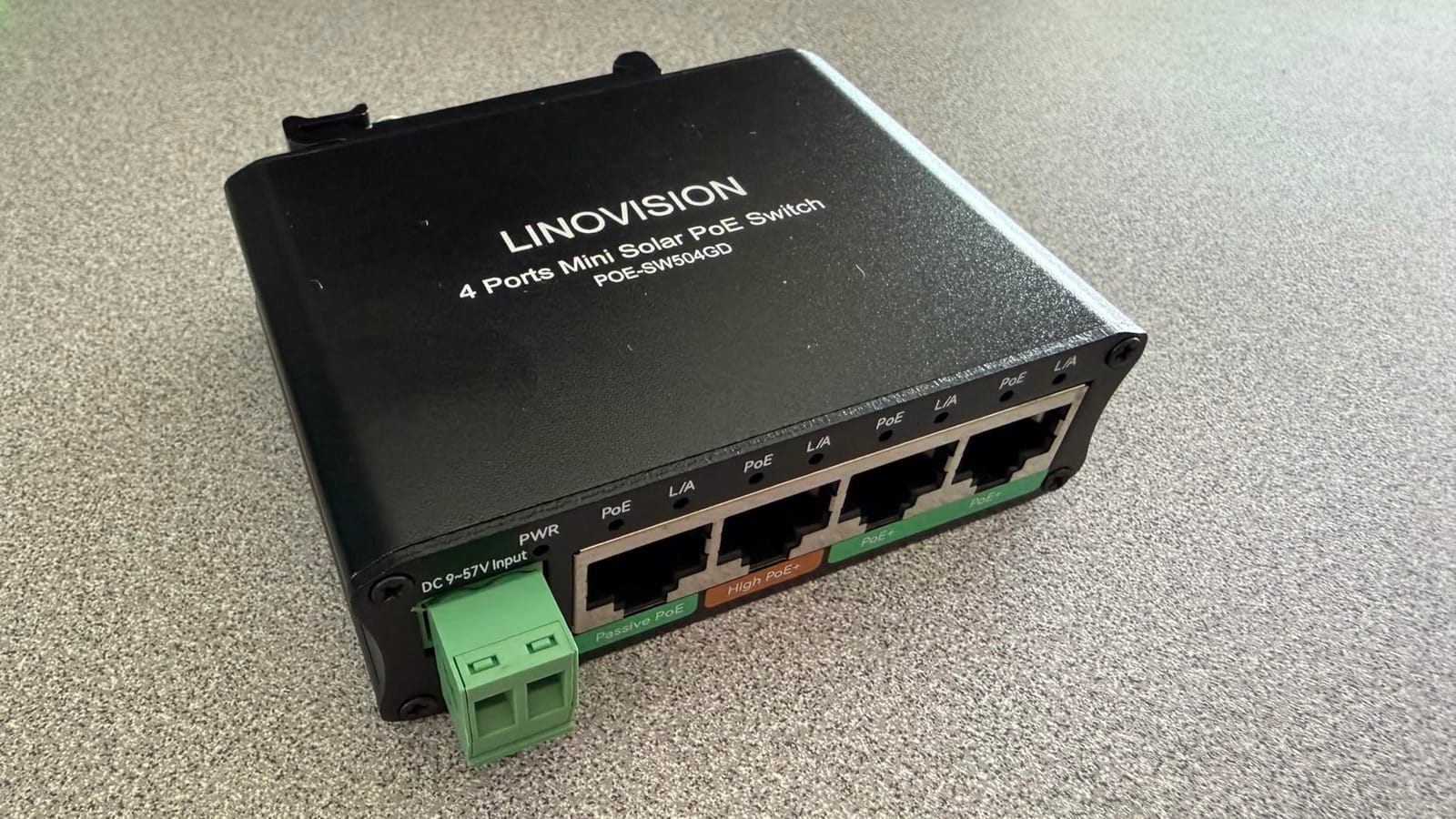 LINOVISION 4 Ports Mini Solar PoE Switch Works with DC12V / 24V Batteries customer photo 2