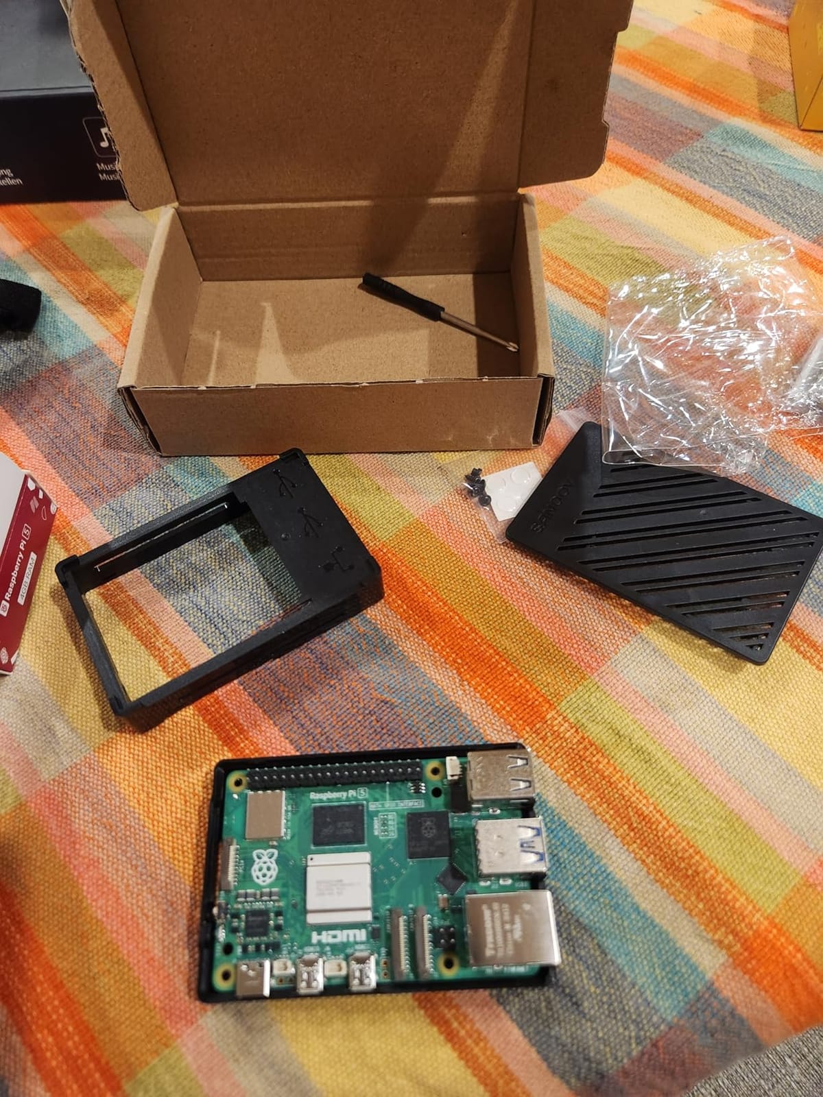 Raspberry Pi 5 4GB Kit, 4GB RAM Single Board Computer with Active Cooler and ABS Case, Complete Raspberry Pi 5 Starter Kit for IoT Robotics Retro Gaming customer photo 1