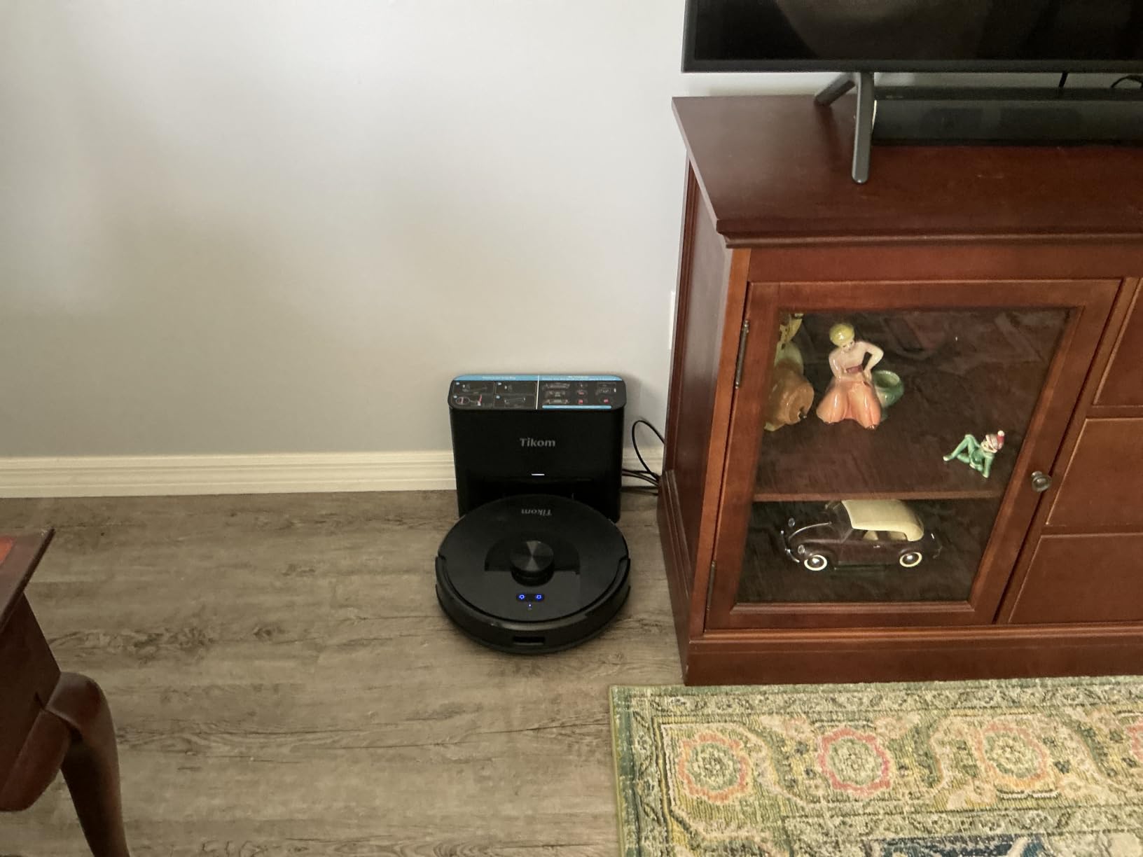 Tikom Robot Vacuum and Mop, Robotic Vacuum Cleaner with Self-Emptying Base | 6000Pa, 90 Days Capacity, LiDAR Navigation, Home Mapping, Ideal for Pet Hair, Hard Floors, Carpet (L8000 Plus) customer photo 1
