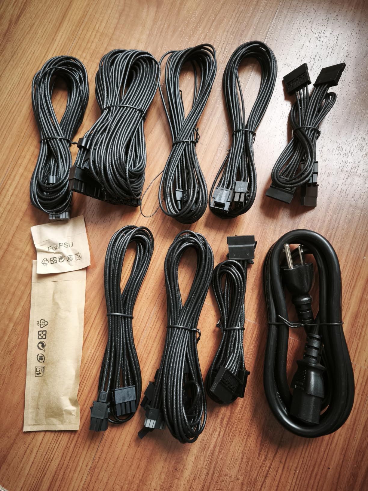 CORSAIR RM750e ATX 3.1 PCIe 5.1 Ready 750W Power Supply - Black | Native 12V-2x6 Cable Included, Low-Noise, Fully Modular, Cybenetics Gold, Modern Standby Mode customer photo 1