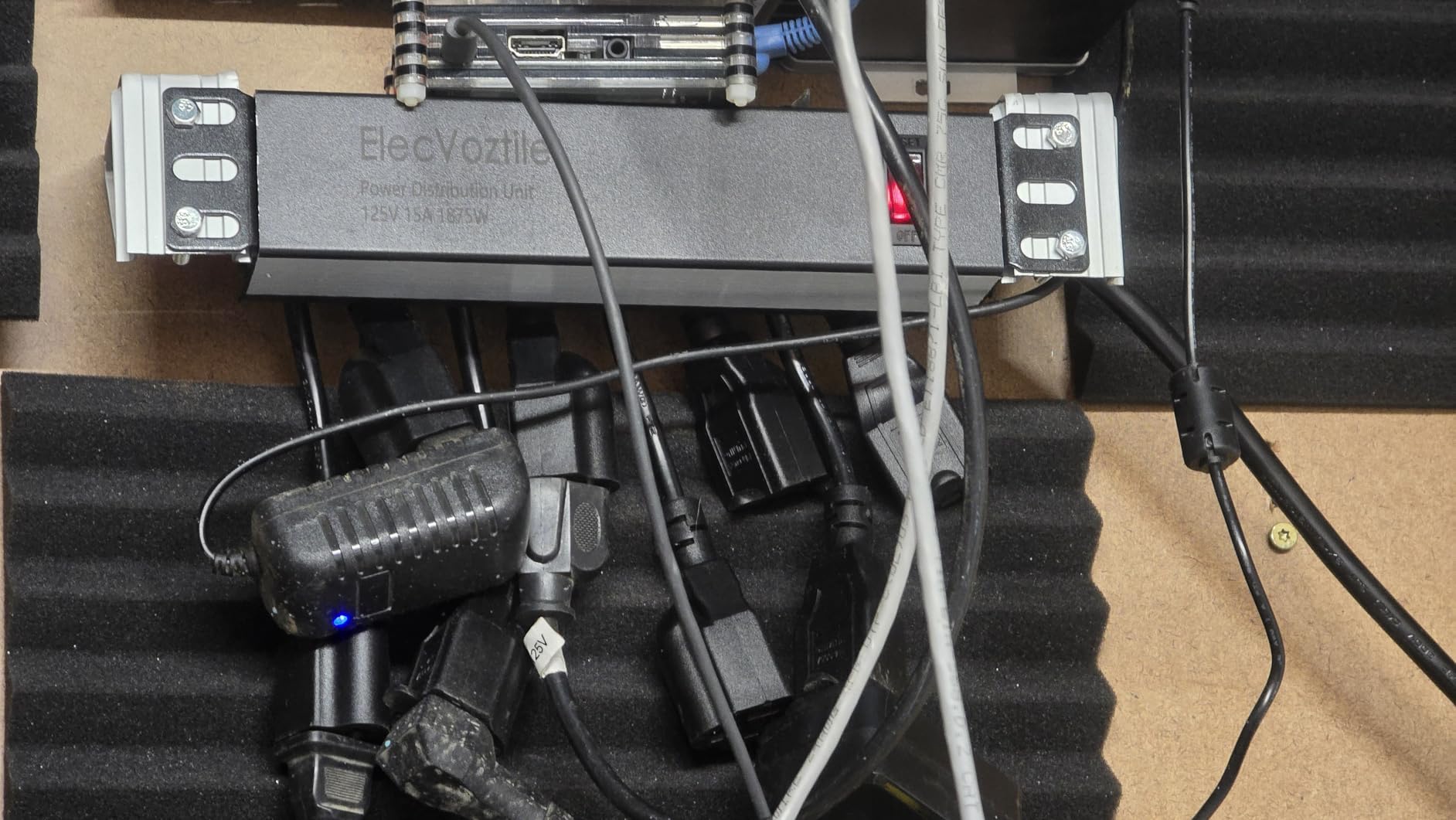 10 inch Rack PDU, 8 Rear Outlets, 15A, 125V, 1875W | 15A Overload Switch, 1U Rackmount, 6ft Cable, Ideal for 6U+ Mini Server Rack customer photo 1