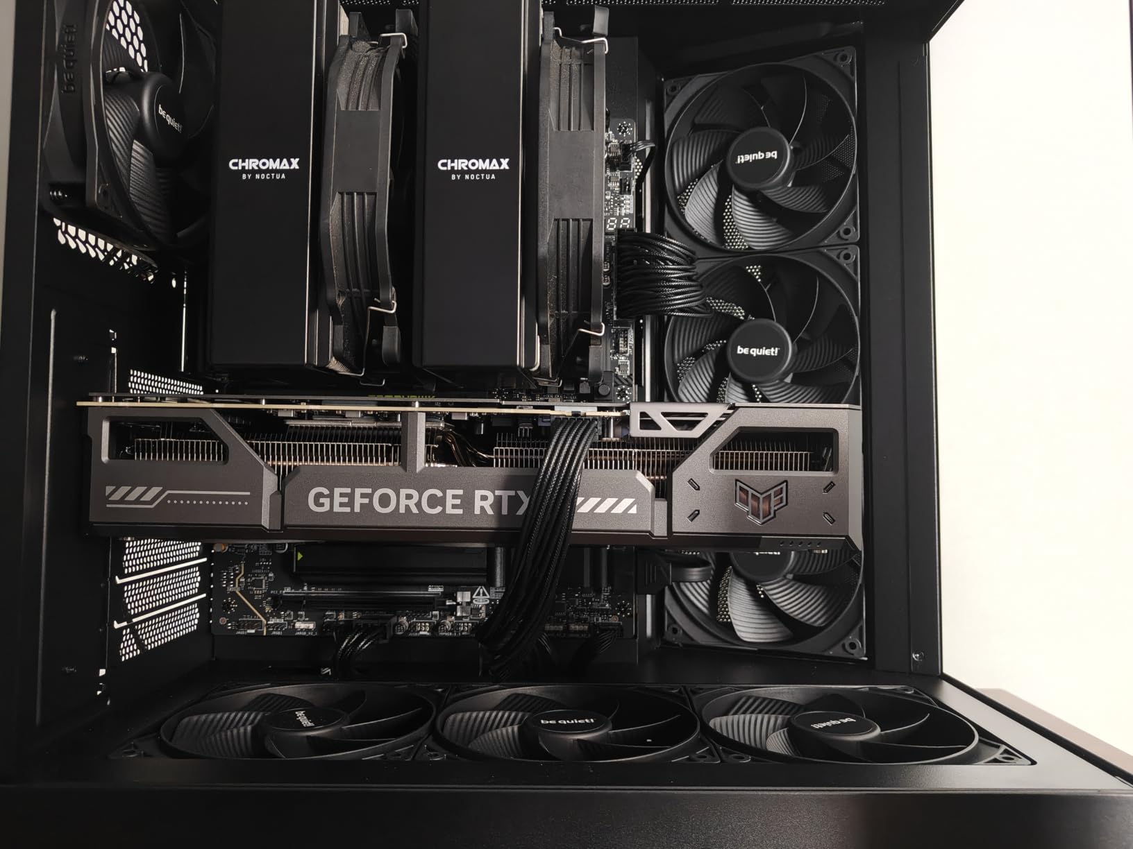 be quiet! Light Base 500 PC Case, Fully Windowed Front and Side Panel, Dual Chamber, Mid Tower Gaming Computer Case, 4 Pure Wings 3 PWM Fans, no RGB, Backside Connector Design customer photo 1