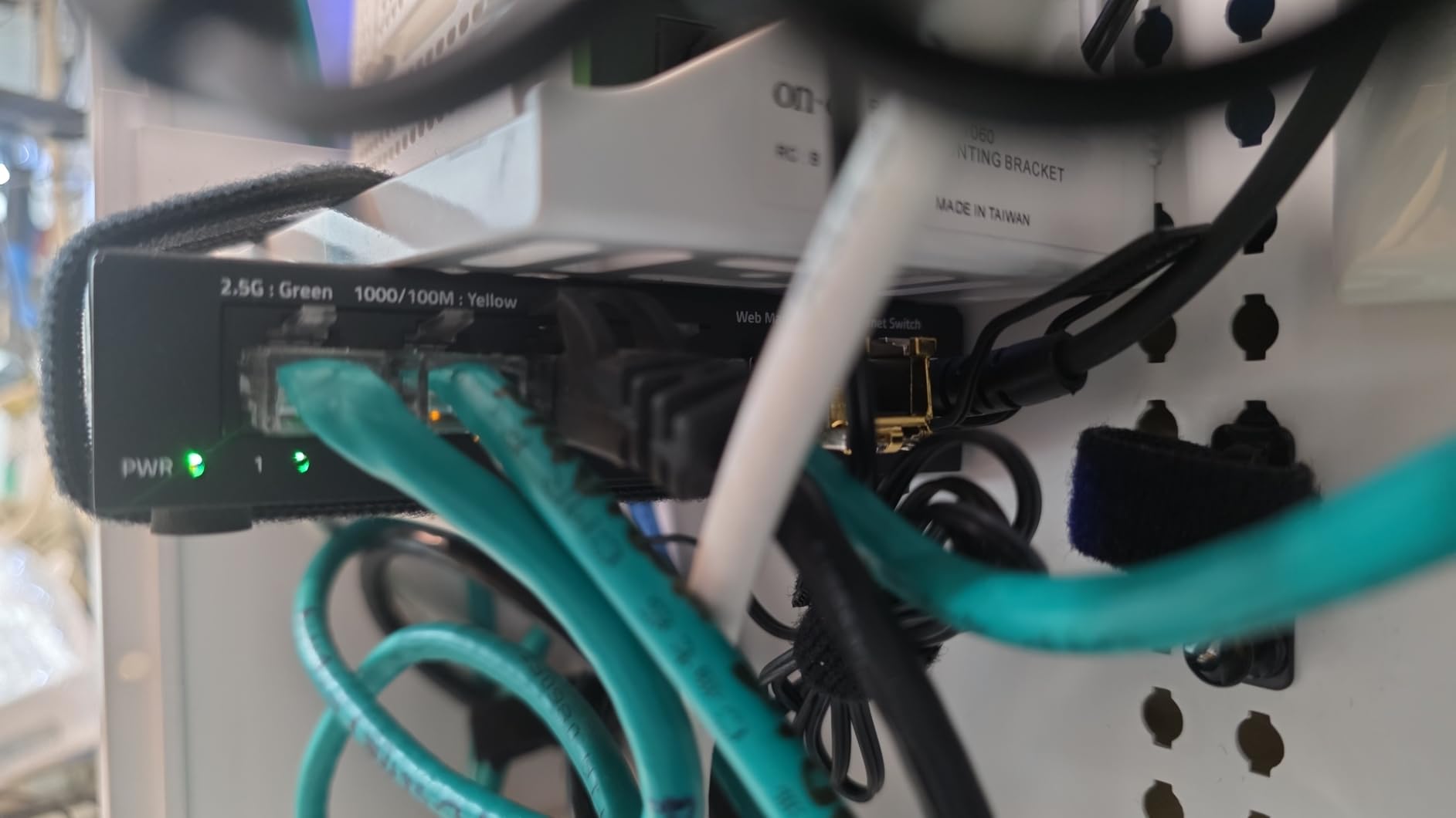 8-Port 10G SFP+ Switch, Layer 3 Managed, Enterprise Network Fiber Switch | L3 Switch with Console | OSPF/RIP/VLAN/QoS/LACP | for Home Lab, SMB | Fanless | Metal Housing customer photo 2