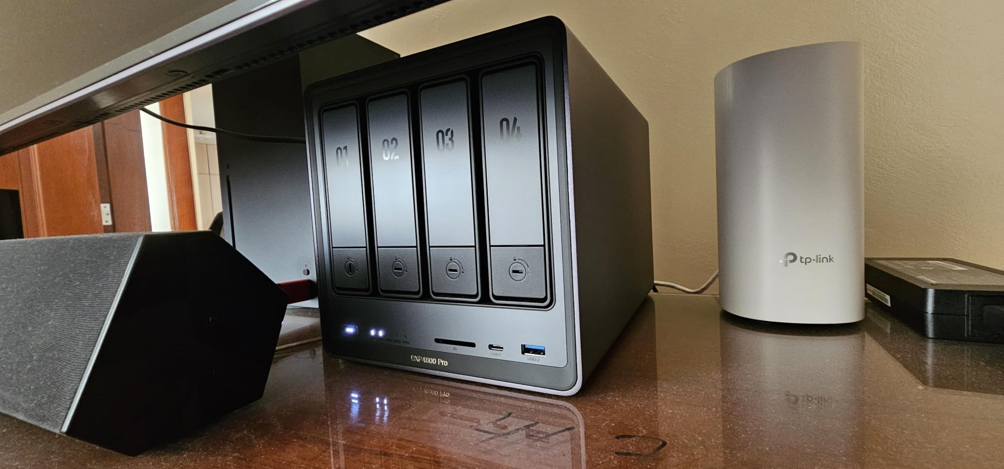 UGREEN NAS DXP4800 Pro 4-Bay for IT Professionals, Developers & Power Users | Small-Team File Server, VMs & Self-Hosted App, i3-1315U, 8GB DDR5, Built-in 128GB SSD, 10GbE+2.5GbE, 2x M.2 NVMe Slots, Diskless customer photo 1