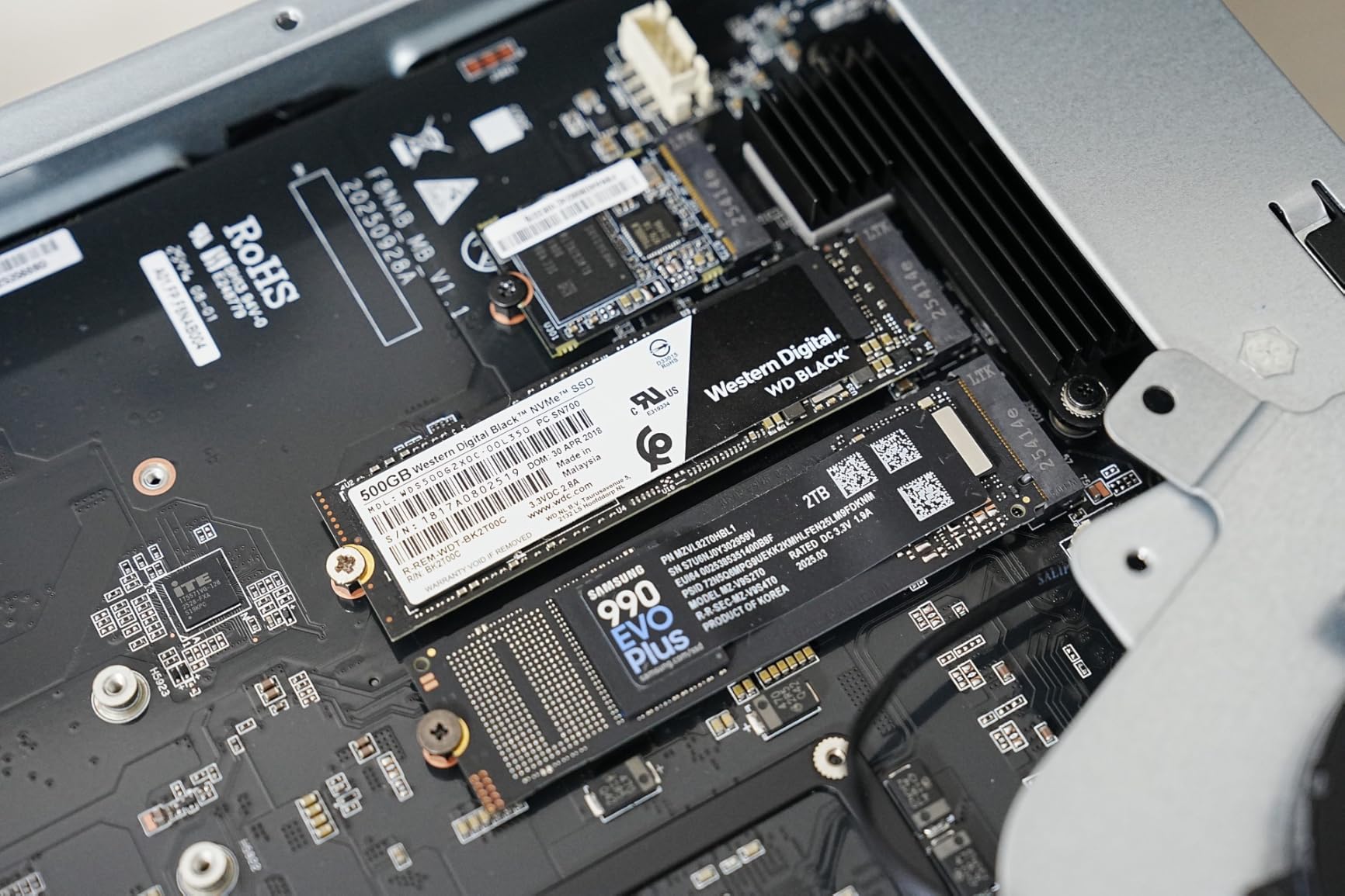 MINISFORUM N5 Air 5-Bay Desktop NAS, AMD Ryzen 7 255(8C/16T) CPU, Barebone, 64GB SSD, 1x 10GbE, 1x 5GbE, 2x USB4(8K), 8K HDMI, OCuLink, 3x M.2 Slots, PCIe x16 Slot, Network Attached Storage (Diskless) customer photo 1