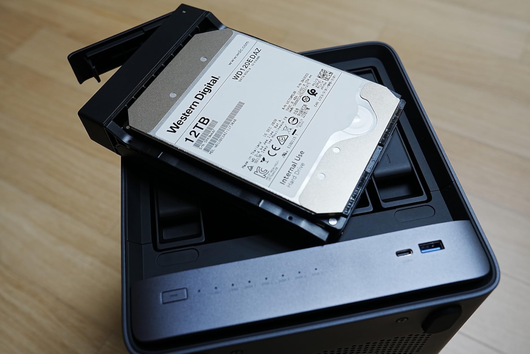 MINISFORUM N5 Air 5-Bay Desktop NAS, AMD Ryzen 7 255(8C/16T) CPU, Barebone, 64GB SSD, 1x 10GbE, 1x 5GbE, 2x USB4(8K), 8K HDMI, OCuLink, 3x M.2 Slots, PCIe x16 Slot, Network Attached Storage (Diskless) customer photo 2