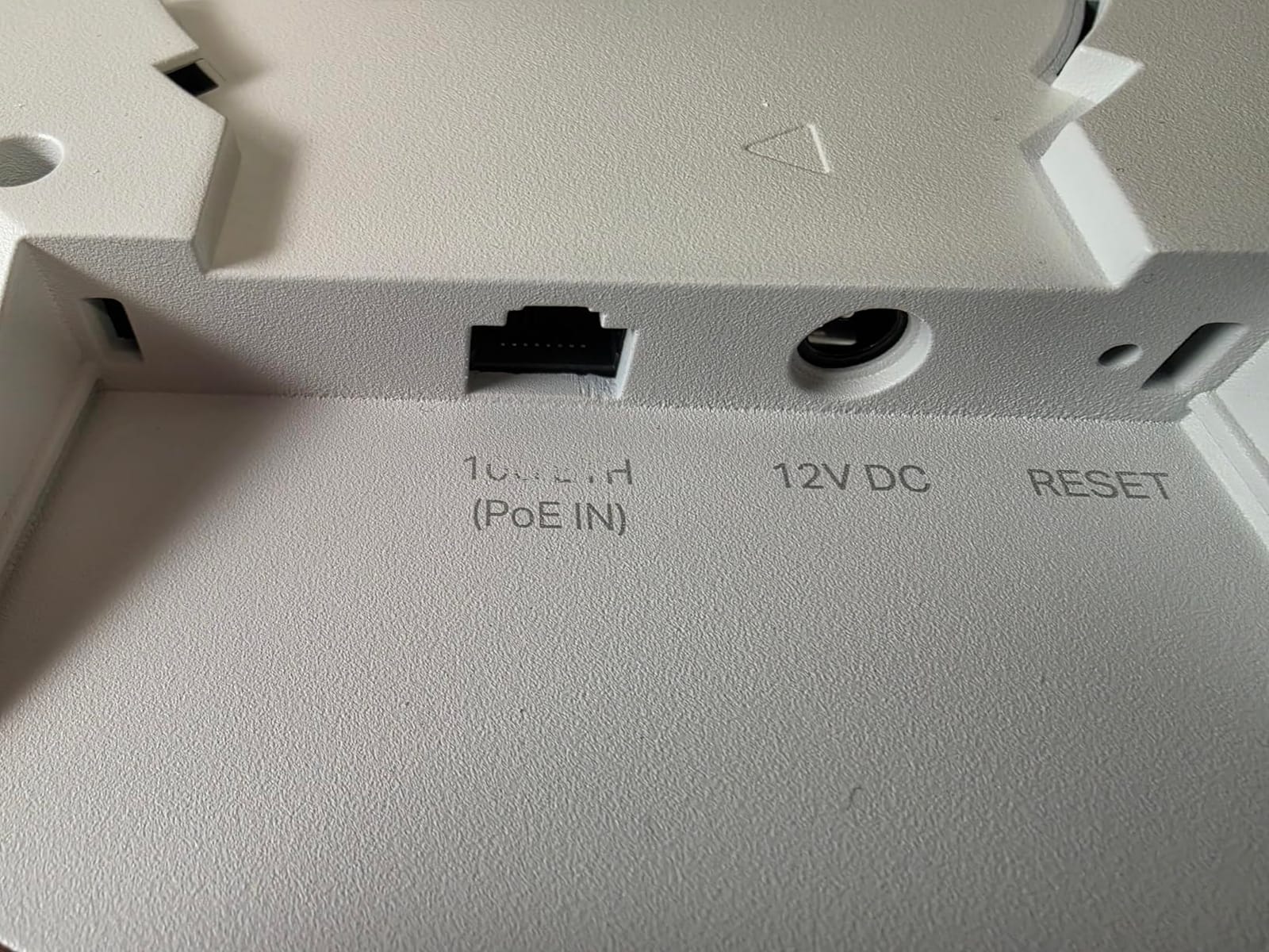 Omada 7 Max, BE15000 WiFi Access Point, 10G Port, w/o DC Adapter(EAP787) | 8-Stream WiFi 7 Tri-band, 5yr Warranty, PoE+/DC Powered, Mesh/WPA3/Roaming Supported, Omada Managed customer photo 1