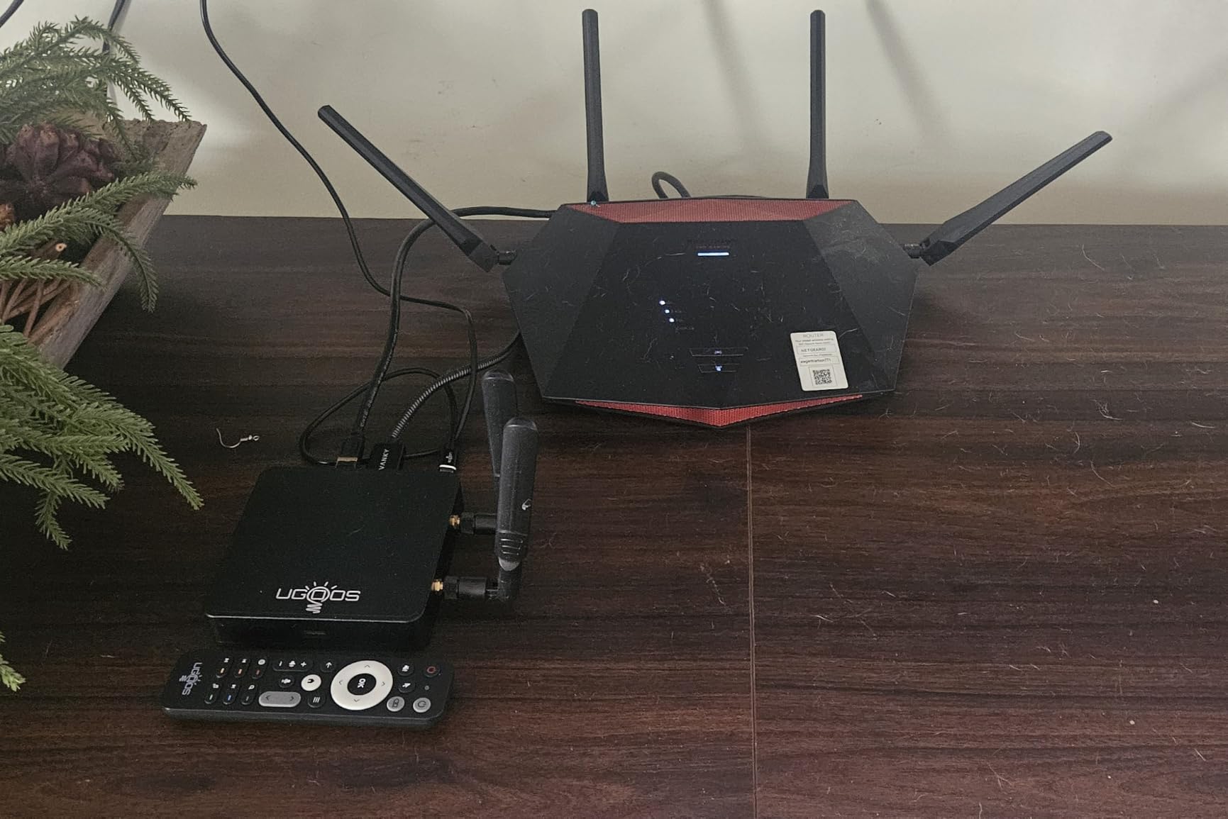 Ugoos AM9 PRO TV Box Android 14.0 Amlogic S905X5-J 4GB RAM 64GB ROM 2.4G/5G Dual WiFi Ethernet 1000M USB 3.0 BT5.3 Support AV1 VP9 H.265 4K HDR Box customer photo 1