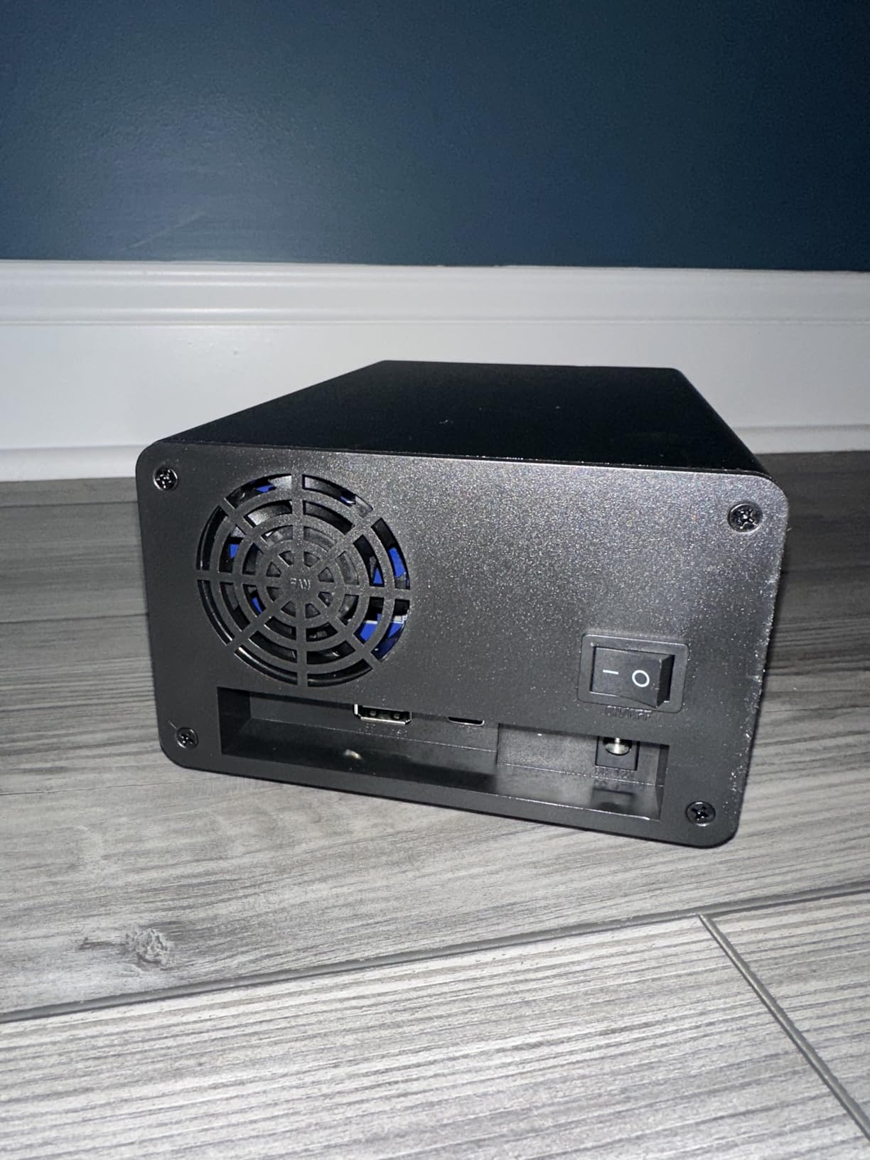 CENMATE Aluminum 4 Bay 10Gbps Hard Drive Enclosure with Cooling Fan for 2.5