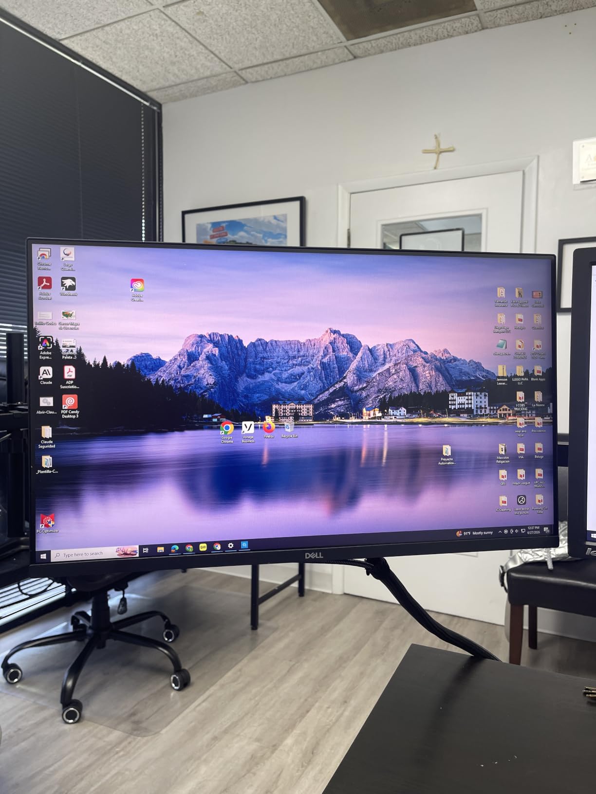 Dell 24 240Hz Gaming Monitor - SE2426HG - 23.8-inch FHD (1920x1080) 240Hz Display, in-Plane Switching (IPS) Technology, AMD FreeSync Premium, TUV 3-Star, 2X HDMI, DisplayPort 1.4, Tilt customer photo 1