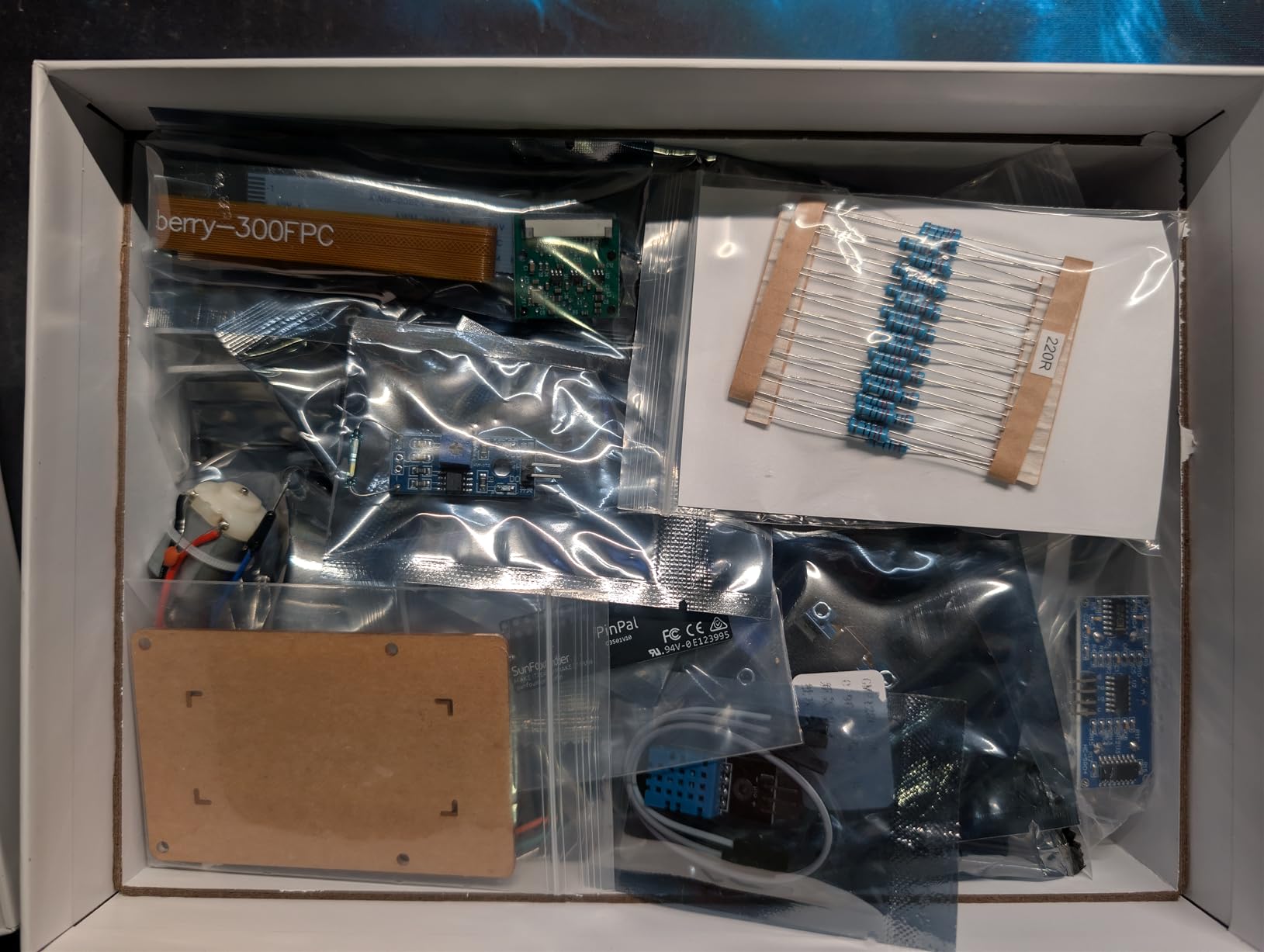 AI Fusion Lab Kit for Raspberry Pi 5/4/3B+/Zero 2w, LLMs ChatGPT/Gemini/Grok, YOLO & OpenCV & MediaPipe, Python, Video Courses for Beginners Engineers customer photo 1