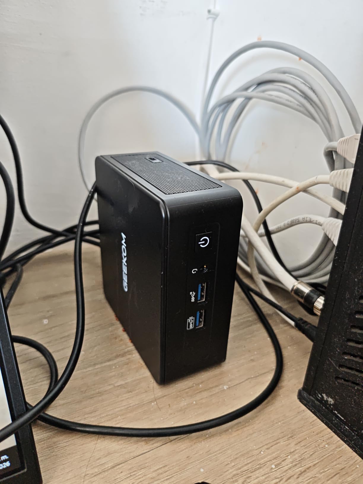 GEEKOM IT13 MAX AI Mini PC, Intel Ultra 9 185H (65W), DDR5 16GB 1TB SSD | i9 13900HK Replacement, Idea Coding/Tasks Video Editing, Arc GPU, Dual 2.5GbE LAN, WiFi 7, 8K Quad Display customer photo 2