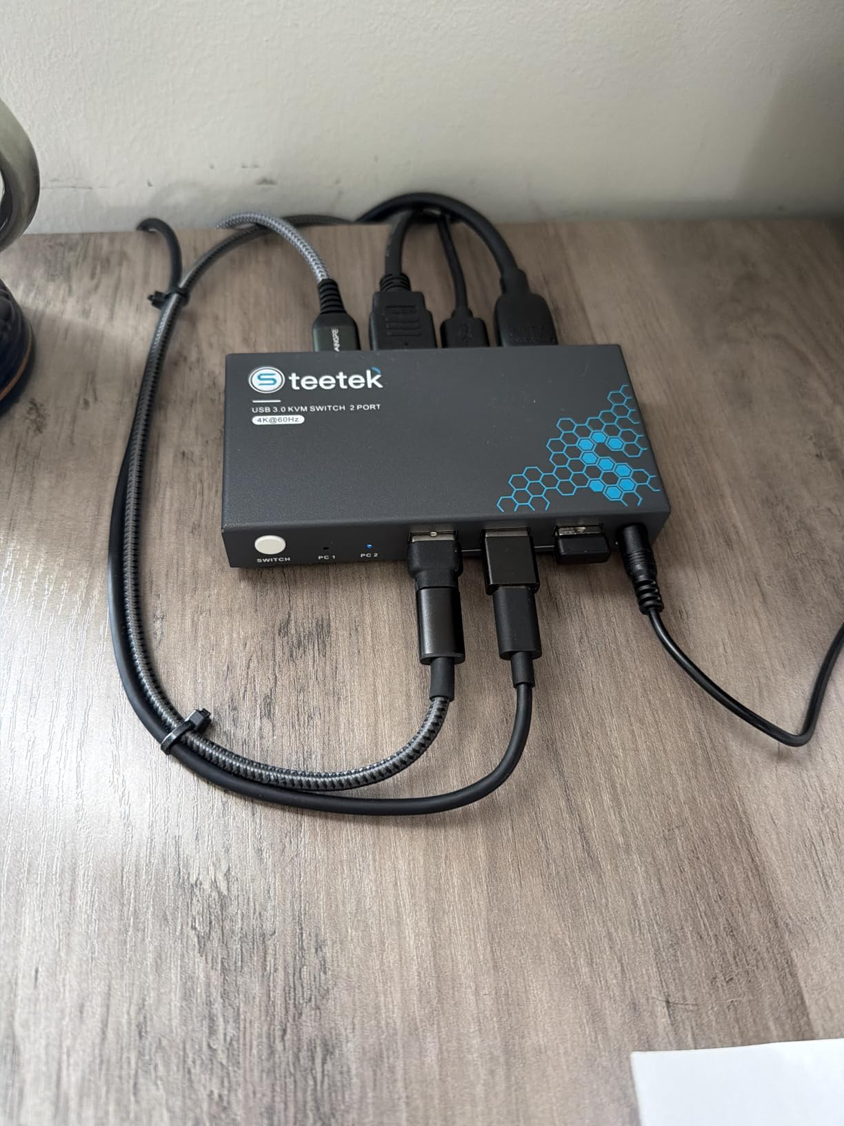 Hearvo USB 3.0 HDMI + USB-C KVM Switch 1 Monitor 2 Computers | 4K@60Hz KVM Switch for PC & Laptop/Mac mini Sharing Monitor Keyboard Mouse and USB Devices customer photo 1