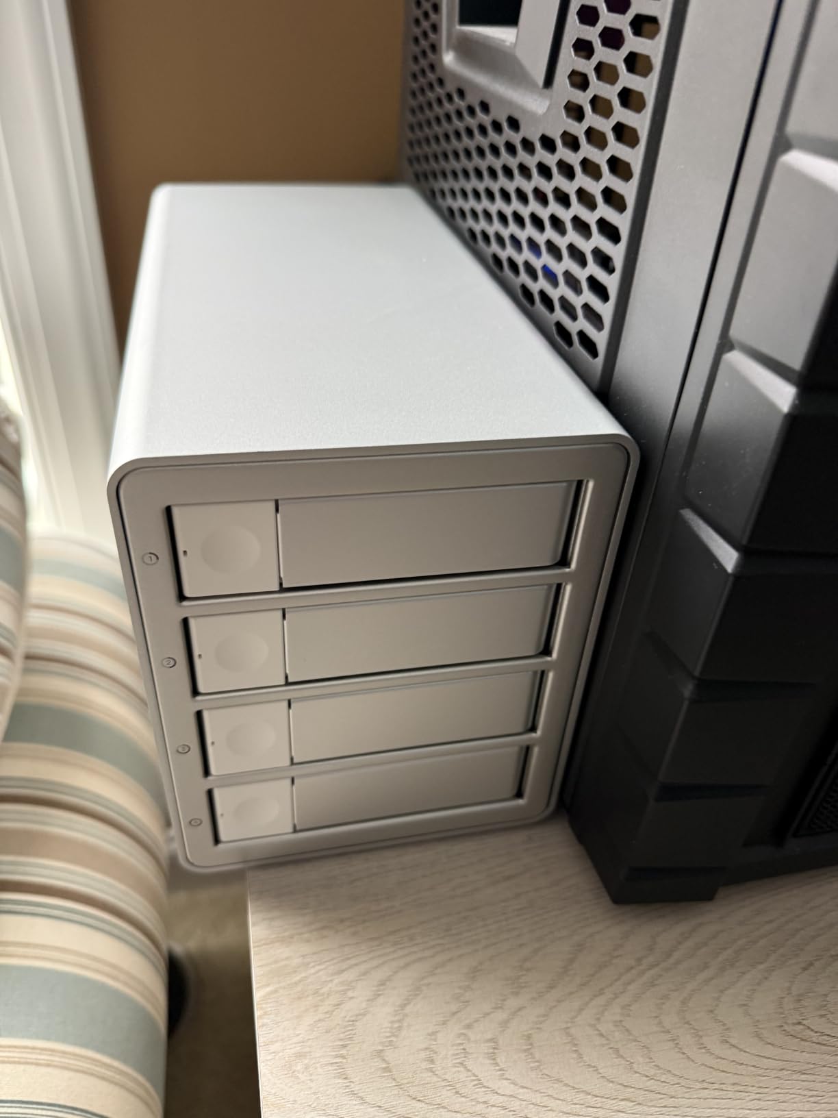 ORICO 4-Bay Hard Drive Enclosure USB 3.2 Gen 2 Aluminum DAS Enclosure USB-C Expansion, Max Up to 264TB, 3.5-Inch HDD, 150W Power Supply - 9948C3 customer photo 2