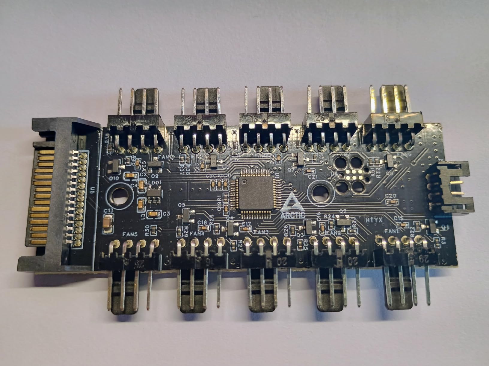 ARCTIC Fan Controller - 10 Ports with Individual PWM Control customer photo 1