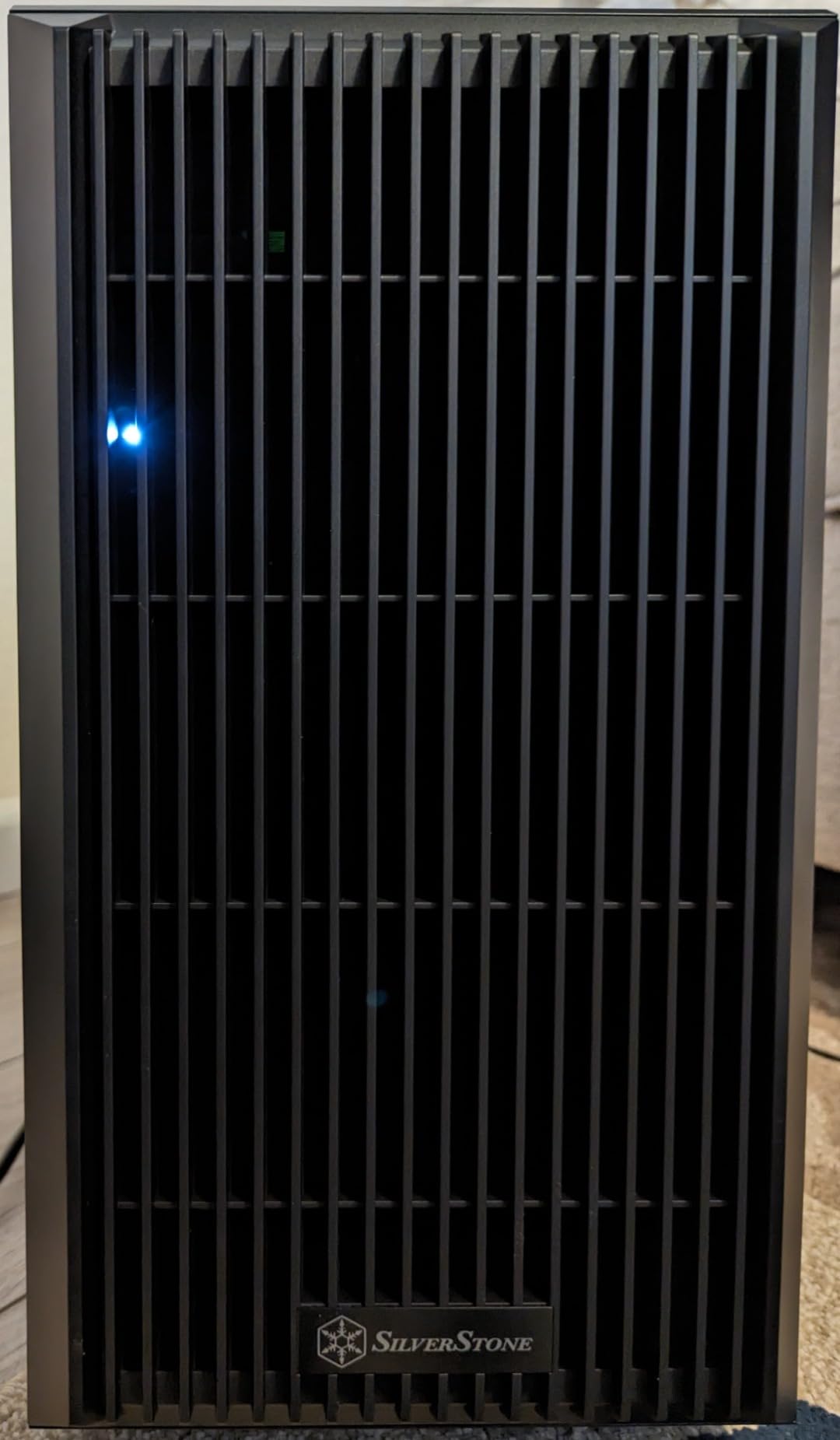 SilverStone Technology CS240 4-Bay U.2 Tri-Mode Hot-Swap High-Performance Mini-ITX NAS Chassis, SST-CS240B customer photo 1