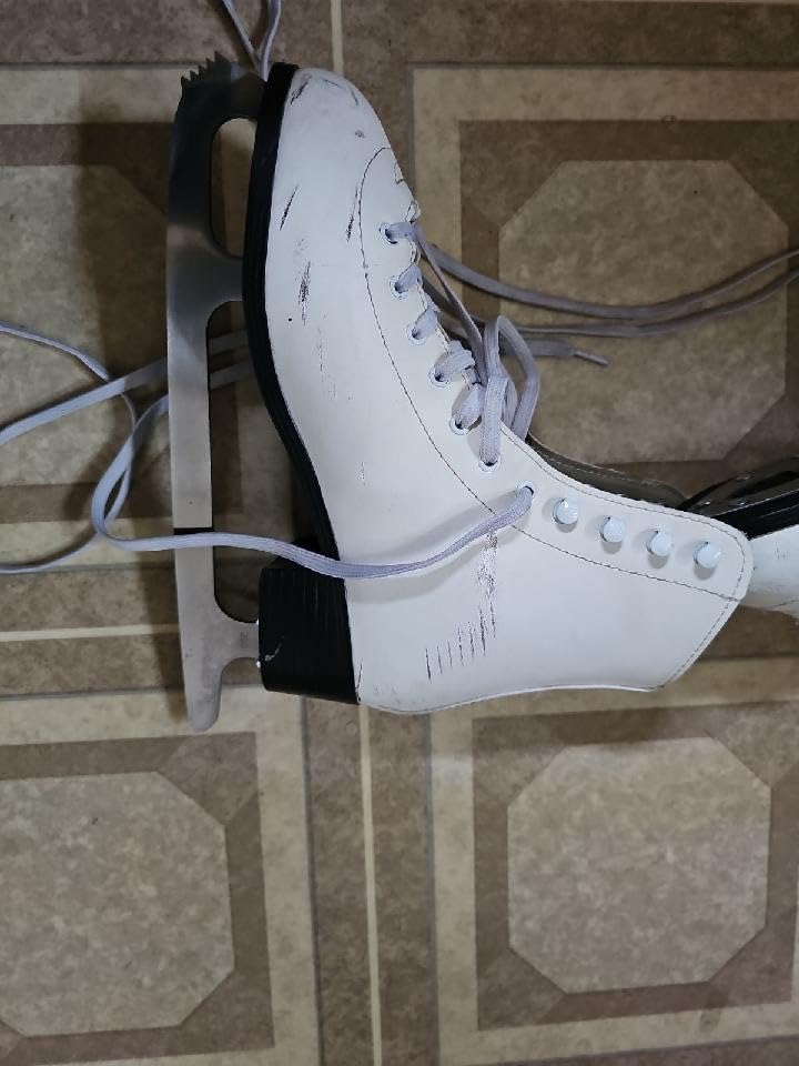 American Athletic Tricot Lined Ice Skates for Women - Recreational Figure Skates with Ankle Support, Padded Lining, Stainless Steel Blades - Suitable for Indoor & Outdoor Ice Skating customer photo 2