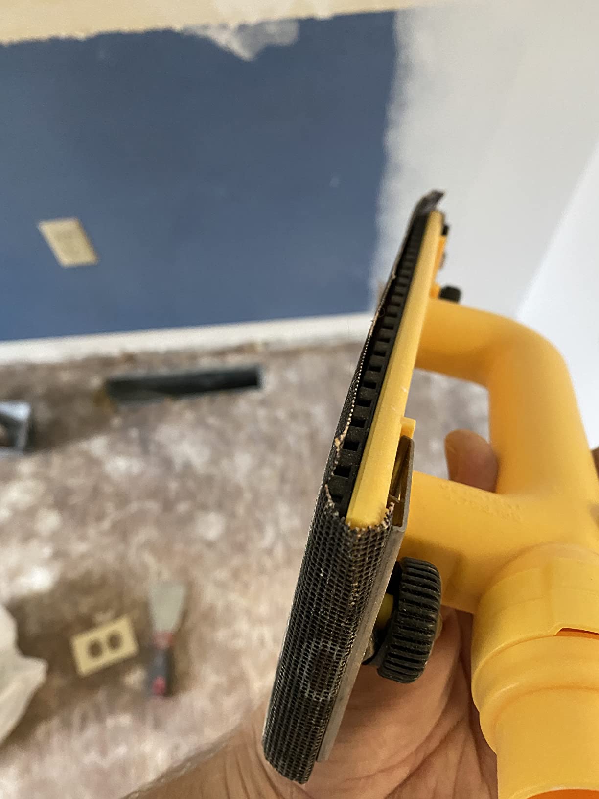 Hyde Tools 09165 Dust-Free Drywall Vacuum Hand Sander with 6-Foot Hose customer photo 2