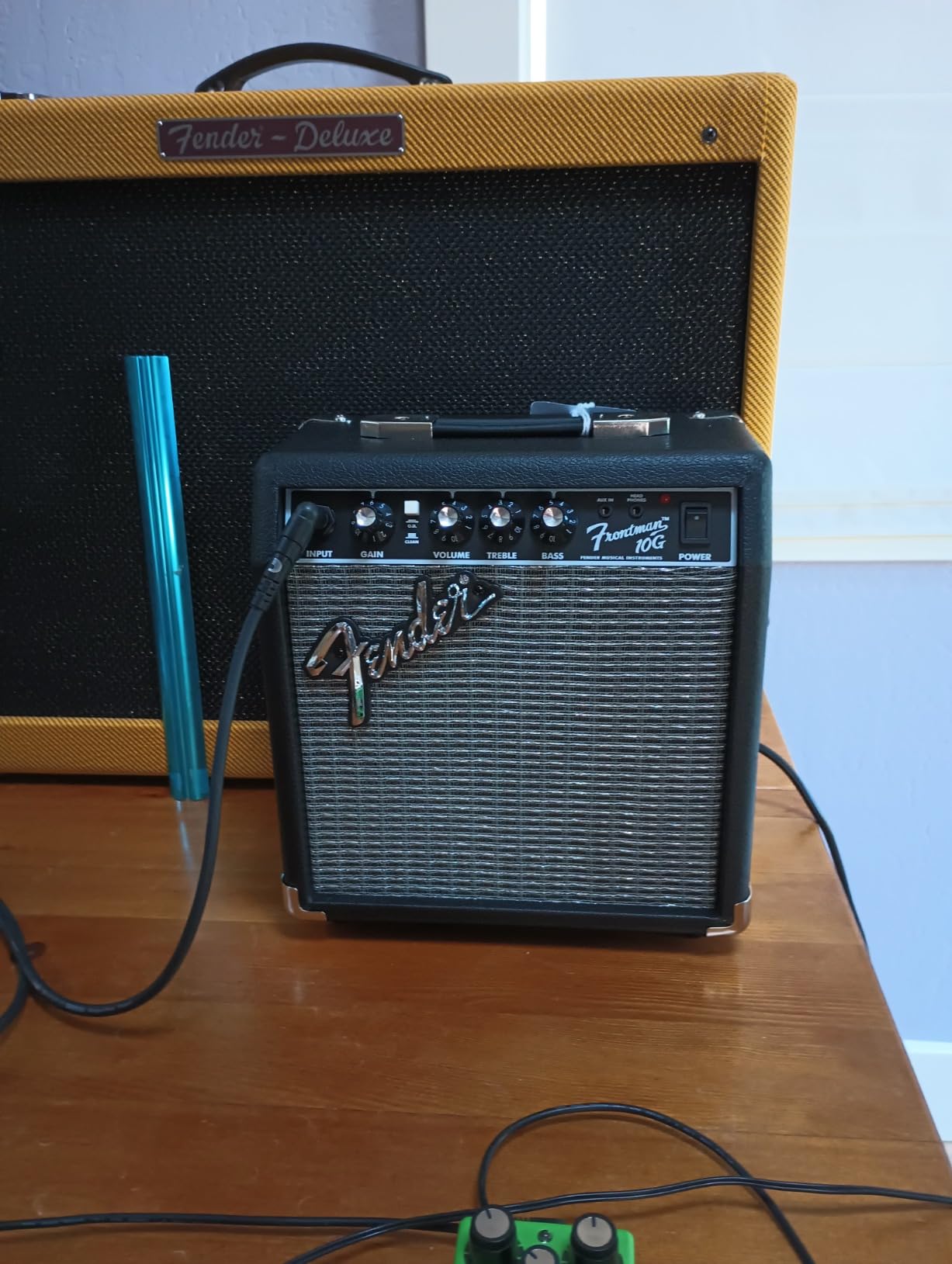 Fender Frontman 10G Electric Guitar Amplifier, 10-Watt Amp, Black/Silver | 10 Watt Practice Amp with 6 Speaker, Built In Overdrive, Headphone Jack and Aux Input, Black/Silver customer photo 2